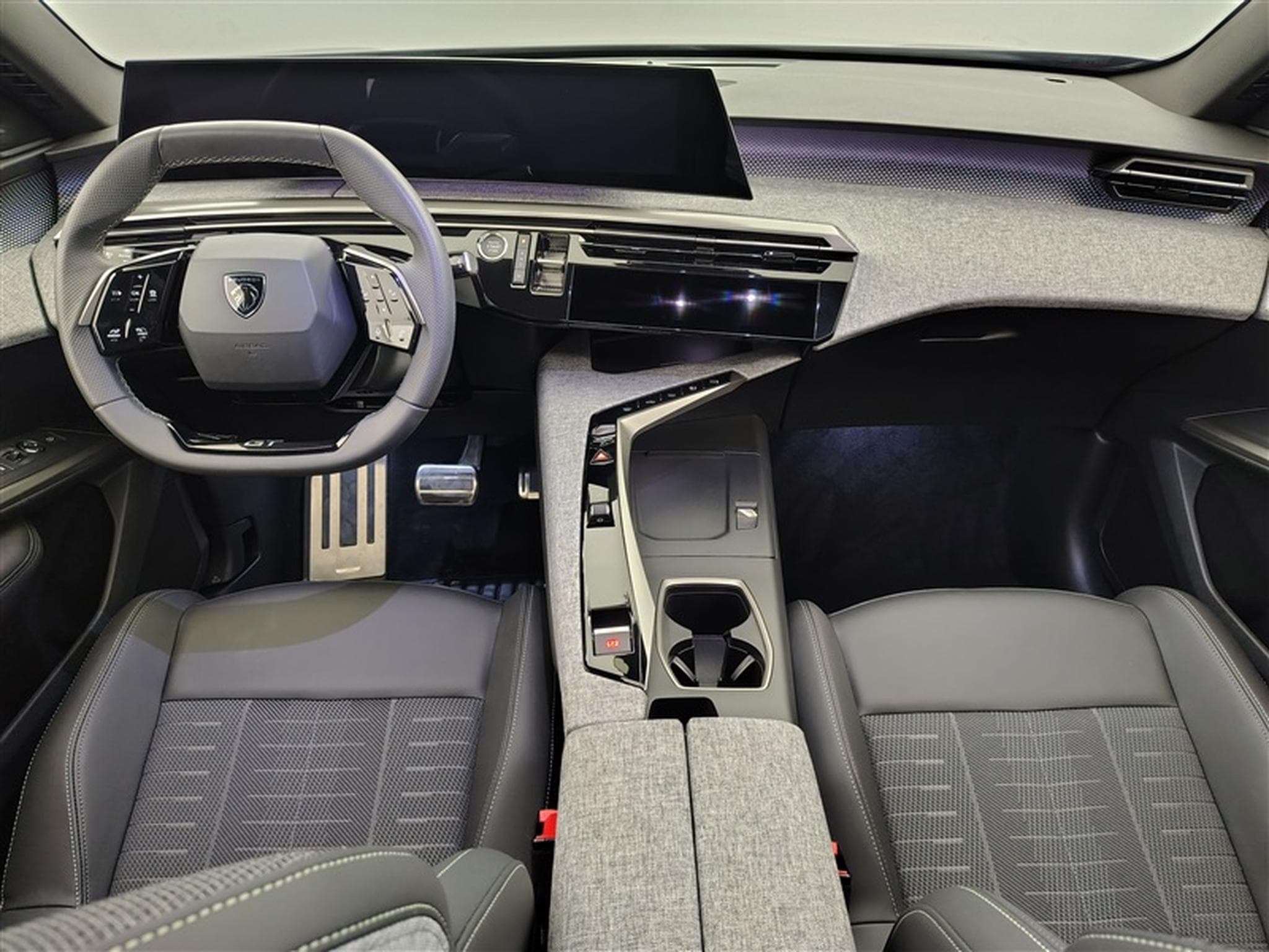 Peugeot 3008 1.2 HYBRID 145cv e-DSC6 GT NAVI / FULL LED / PANO / CAMERA (2025) - Photo 8