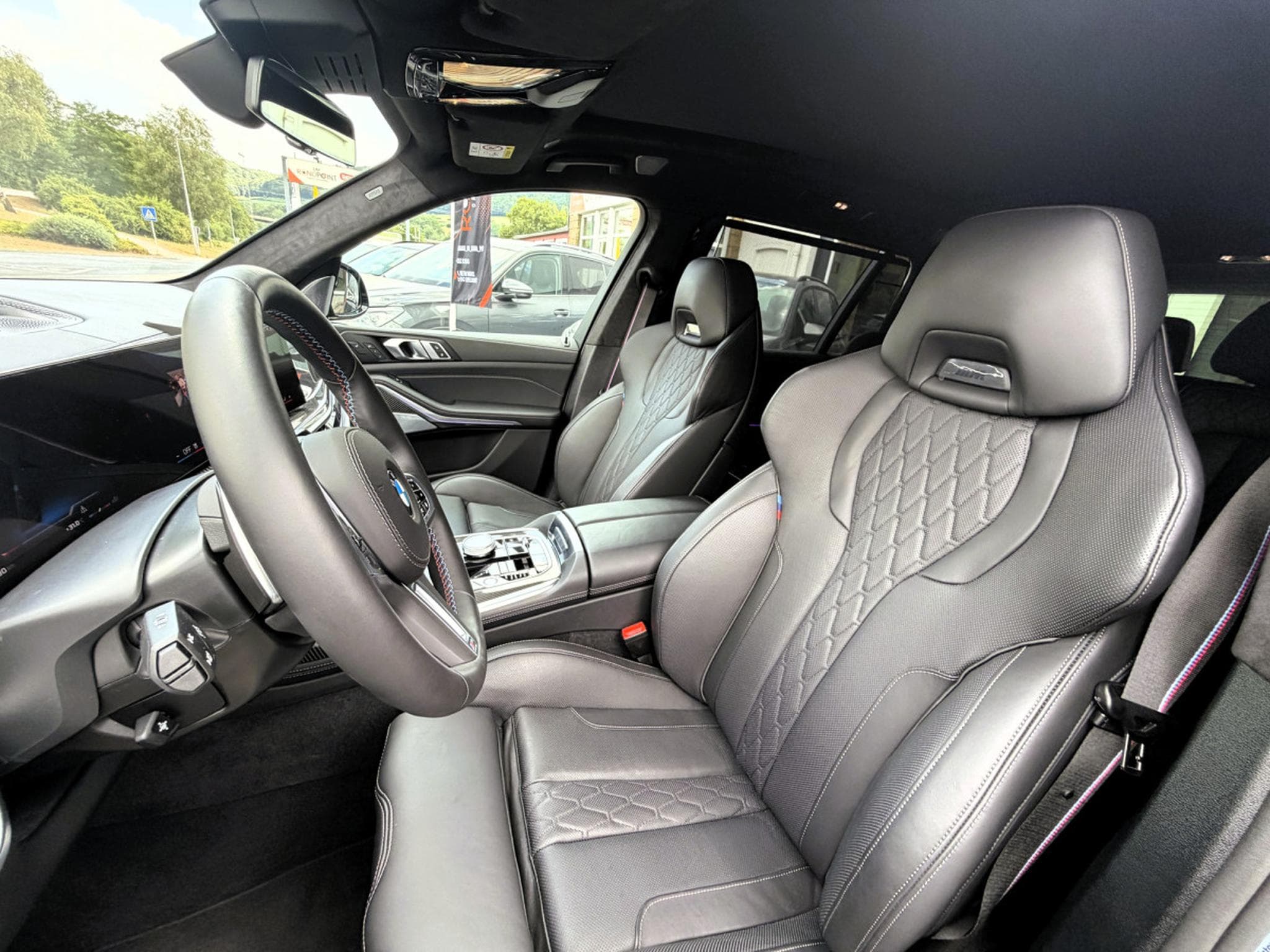 BMW X7 SKY LOUNGE, B&W, 23" FULL PPF, KRISTALL ICONIC GLOW (2025) - Photo 12