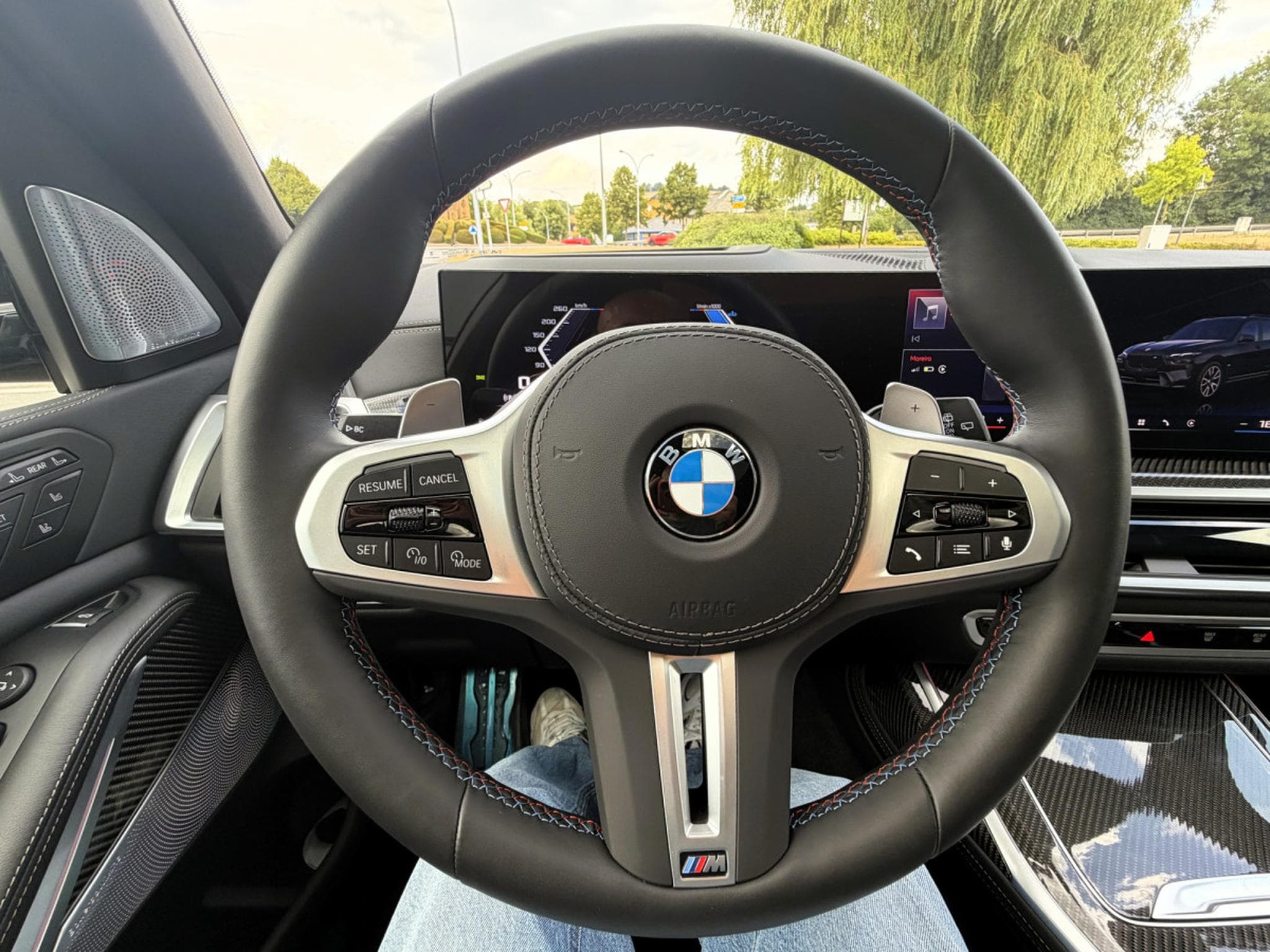 BMW X7 SKY LOUNGE, B&W, 23" FULL PPF, KRISTALL ICONIC GLOW (2025) - Photo 18