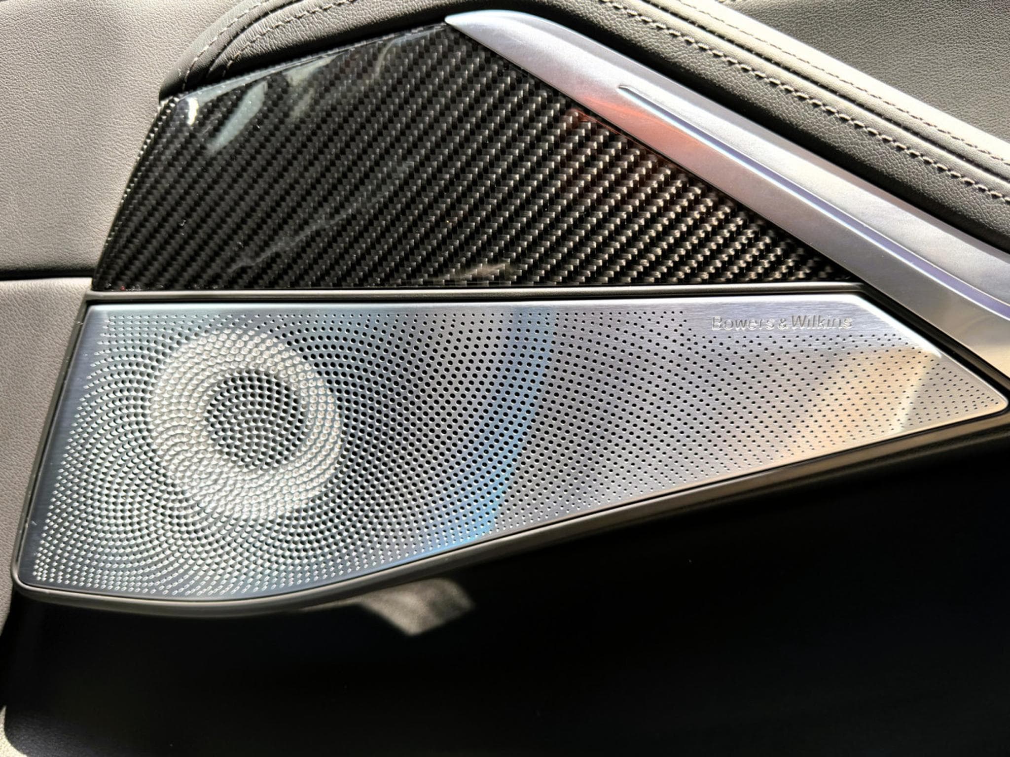 BMW X7 SKY LOUNGE, B&W, 23" FULL PPF, KRISTALL ICONIC GLOW (2025) - Photo 23