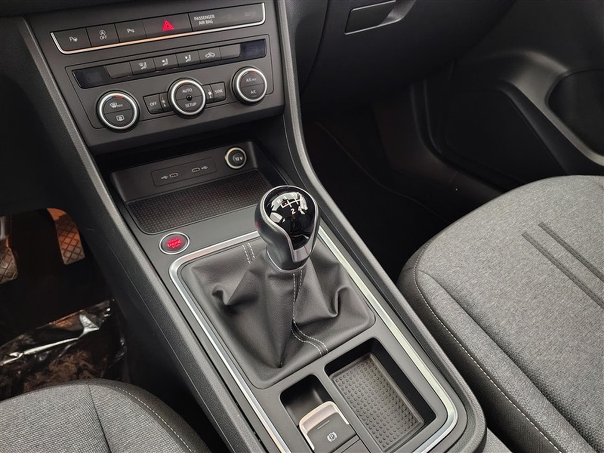 Seat Ateca 1.0 TSI Move! NAVI/FULL LED/JA17/PDC (2022) - Photo 12