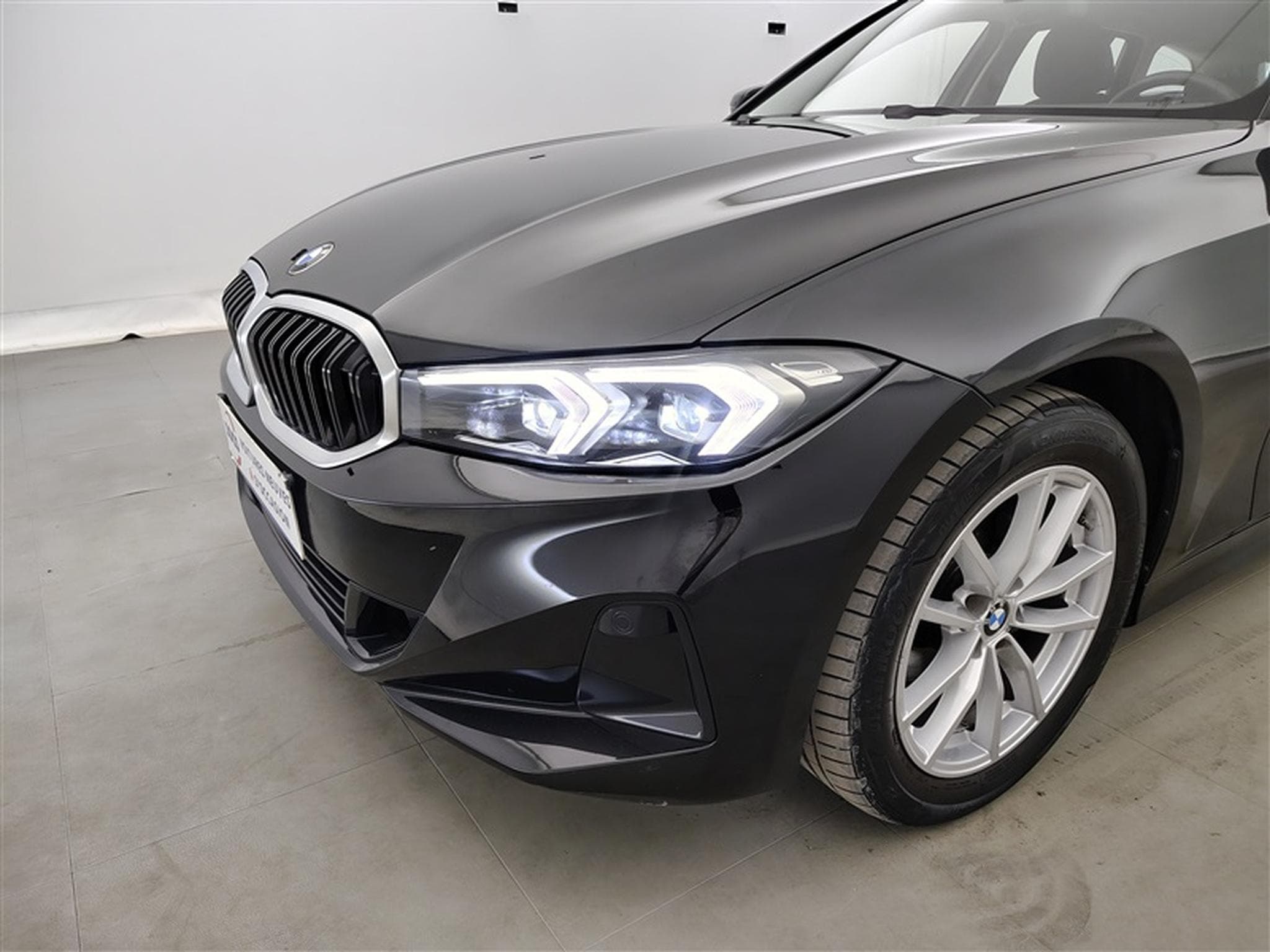 BMW 318 318iA Touring  Navi Cockpit / Led / PDC av+ar (2024) - Photo 15