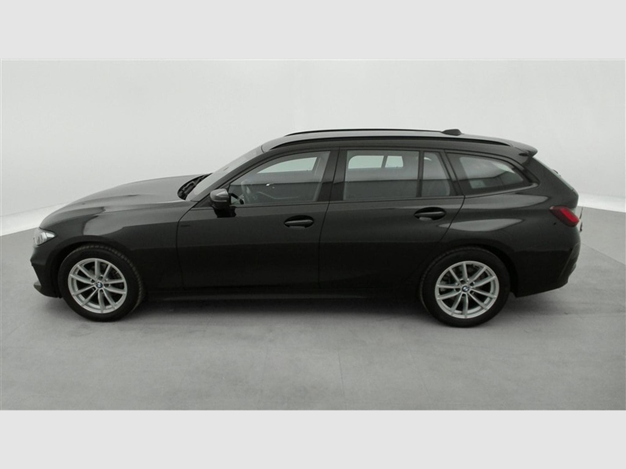 BMW 318 318iA Touring  Navi Cockpit / Led / PDC av+ar (2024) - Photo 3