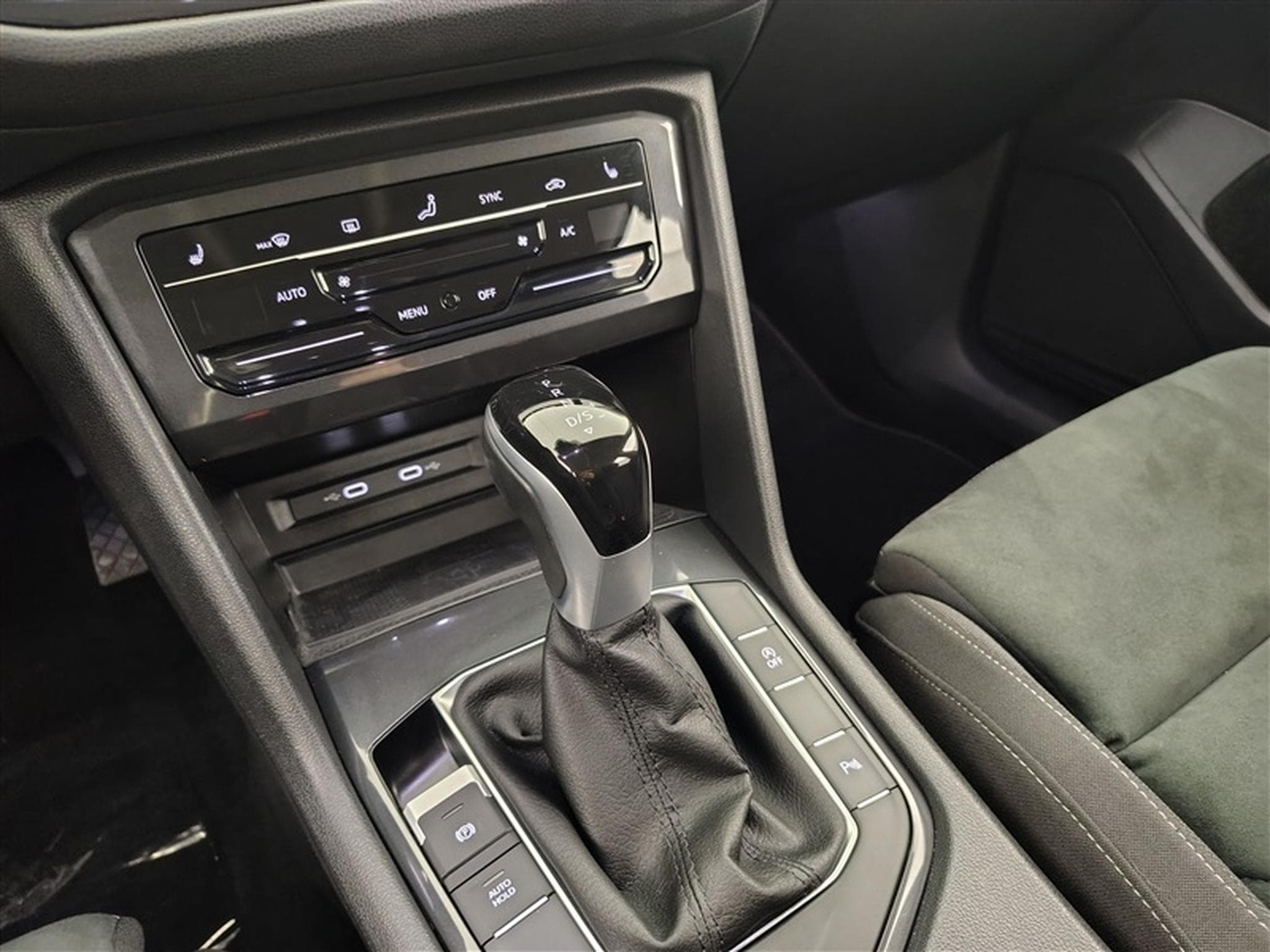 VW Tiguan 1.5 TSI 7pl. DSG Navi Cockpit / Led / PDC+Caméra (2024) - Photo 12