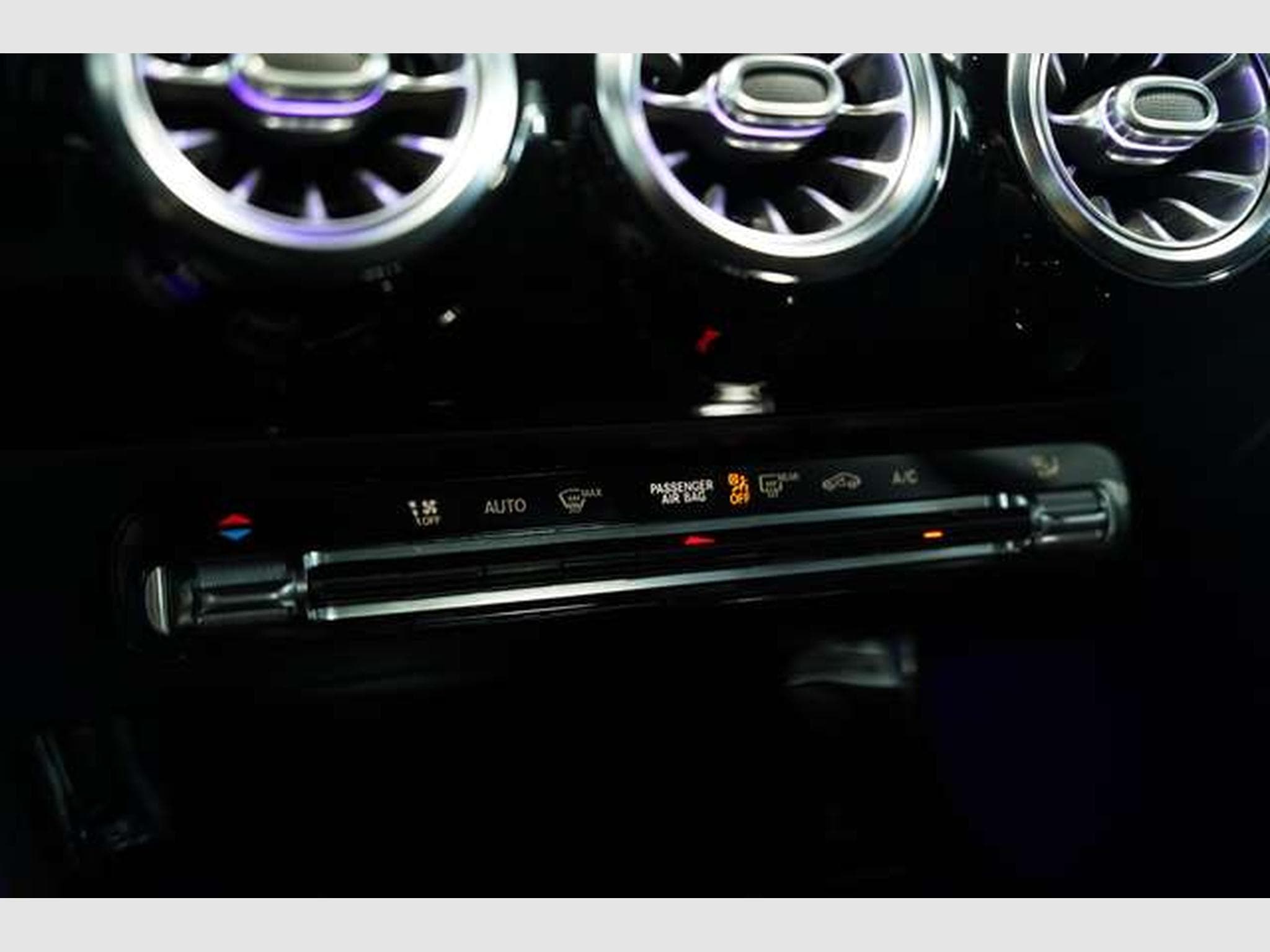 Mercedes CLA 250 AMG Line Limousine 2.H *19*BURM*Digital (2020) - Photo 28