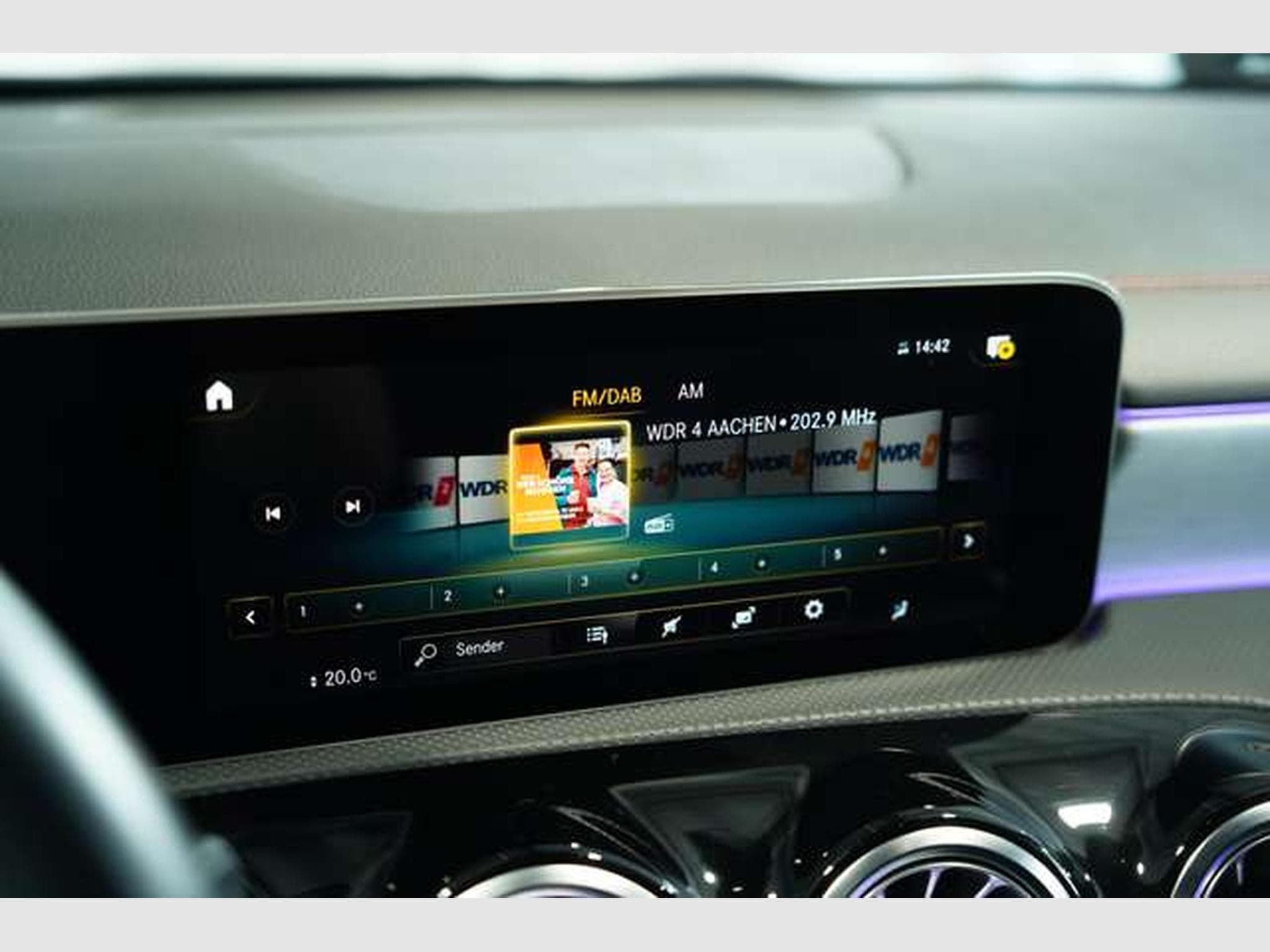Mercedes CLA 250 AMG Line Limousine 2.H *19*BURM*Digital (2020) - Photo 35
