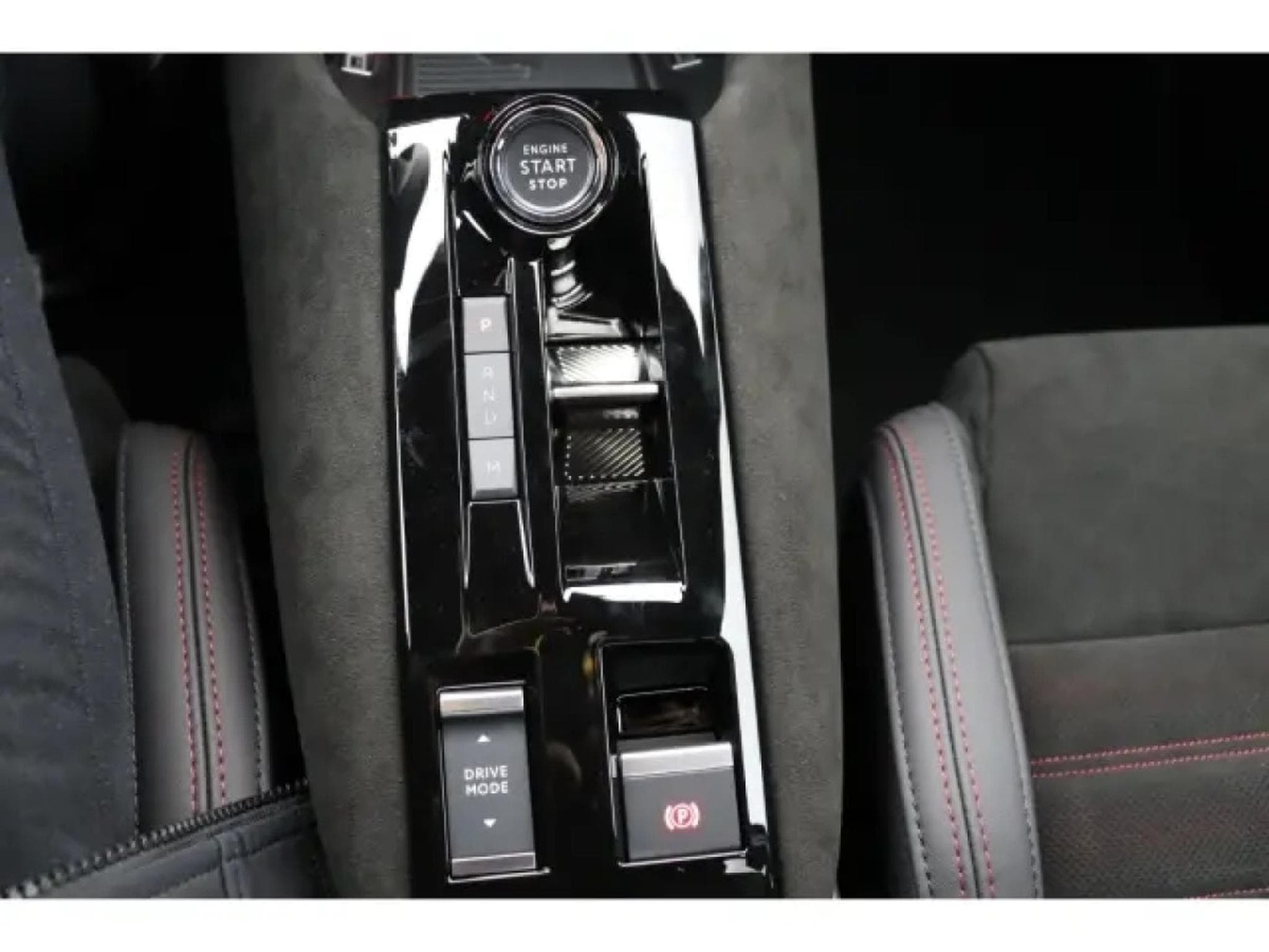 Alfa-Romeo Junior Ibrida 1.2 VGT Q4 (2025) - Photo 20
