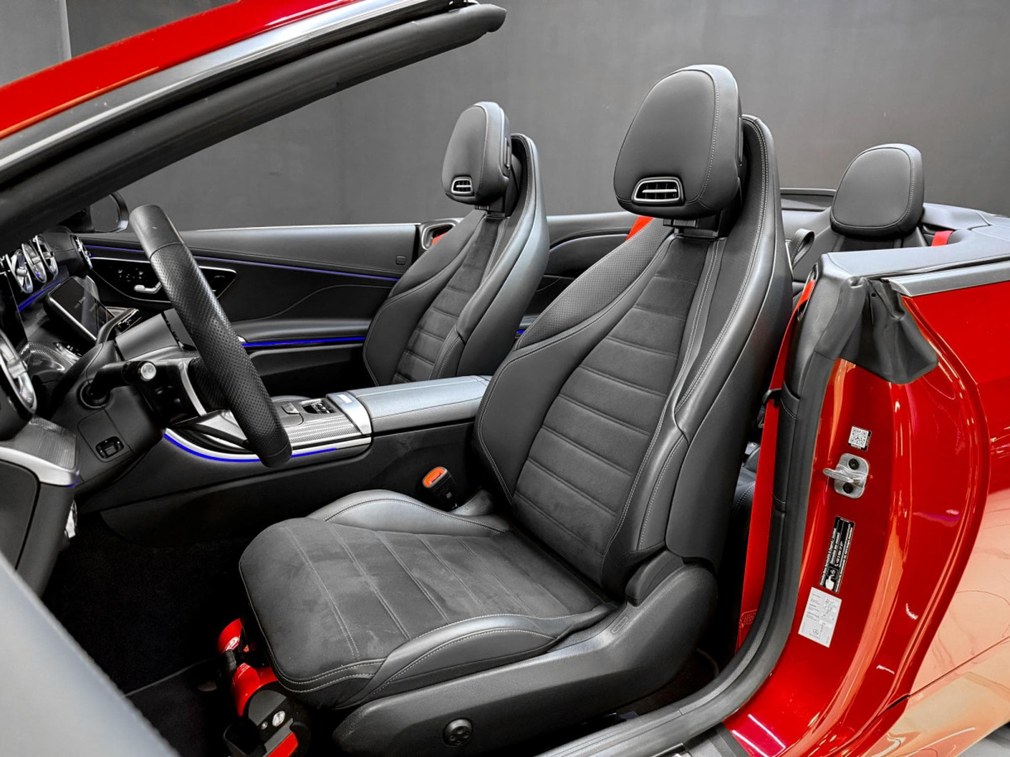 Mercedes CLE 200 Cabriolet / AMG / KEYLESS / BURMESTER / ACC (2025) - Photo 13