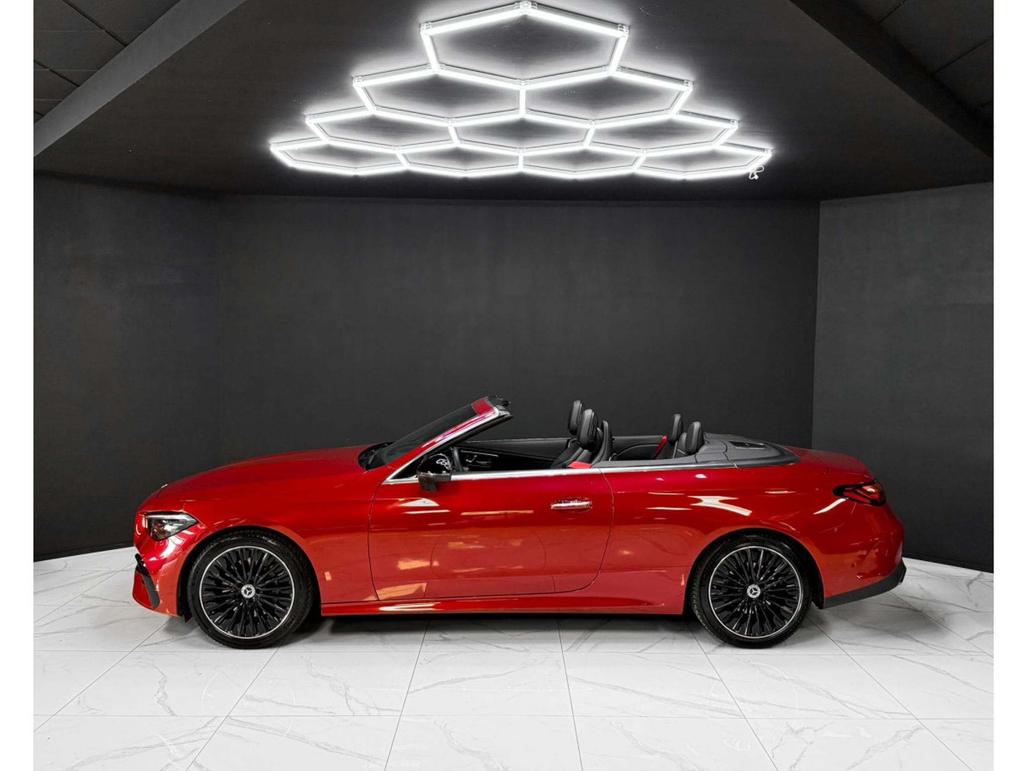 Mercedes CLE 200 Cabriolet / AMG / KEYLESS / BURMESTER / ACC (2025) - Photo 2