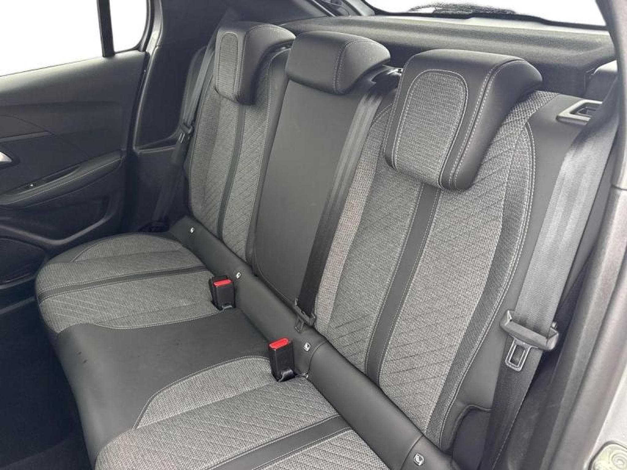 PEUGEOT 208 1.2 Hybrid 100ch Allure e-DCS6 (2024) - Photo 5