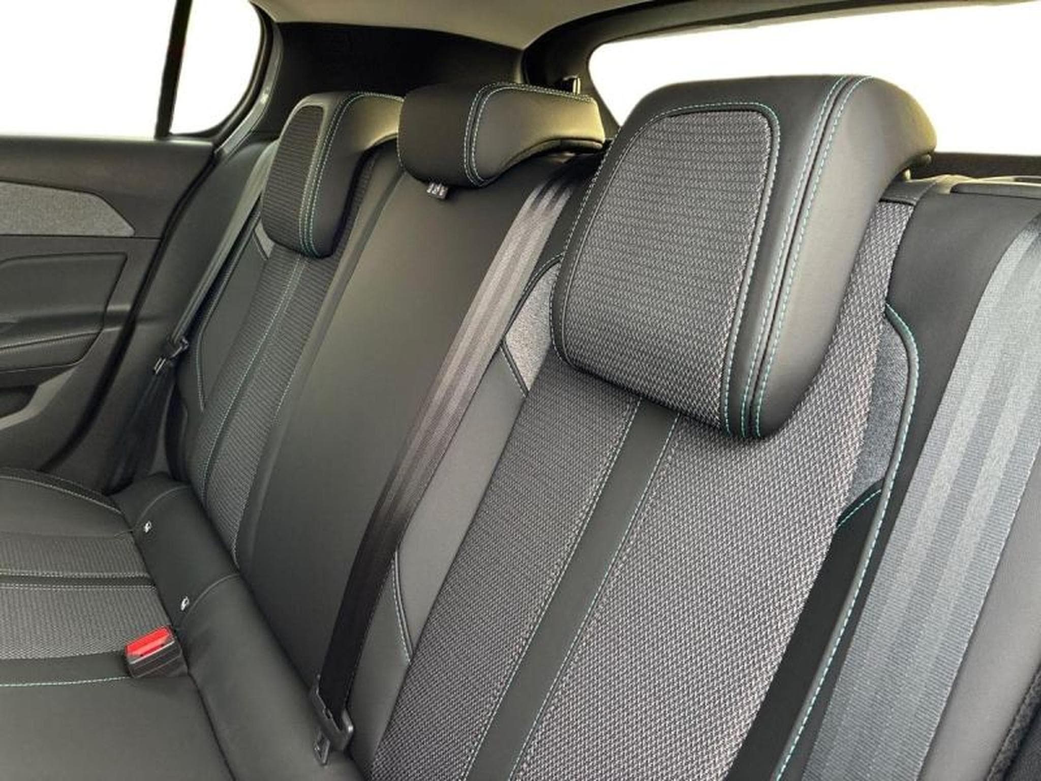 PEUGEOT 308 1.5 BlueHDi 130ch S&S Allure EAT8 (2025) - Photo 3