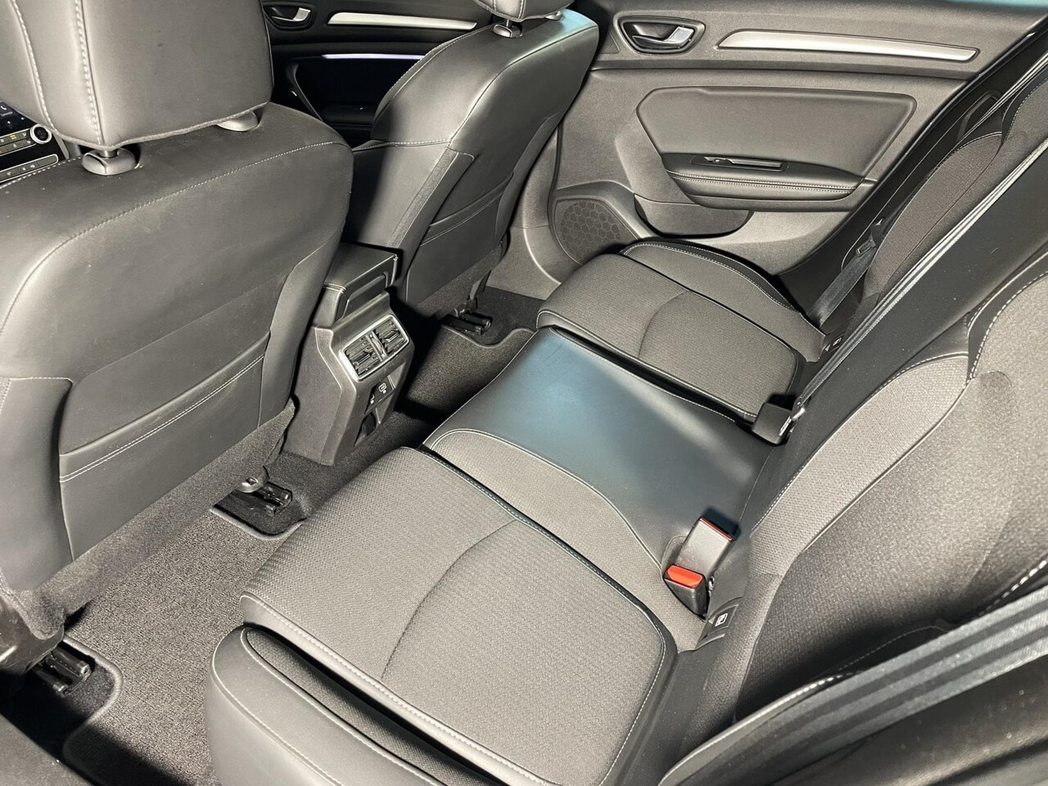 Renault Megane IV ESTATE 1.5 BlueDCI 115 EDC INTENS GPS (2021) - Photo 13