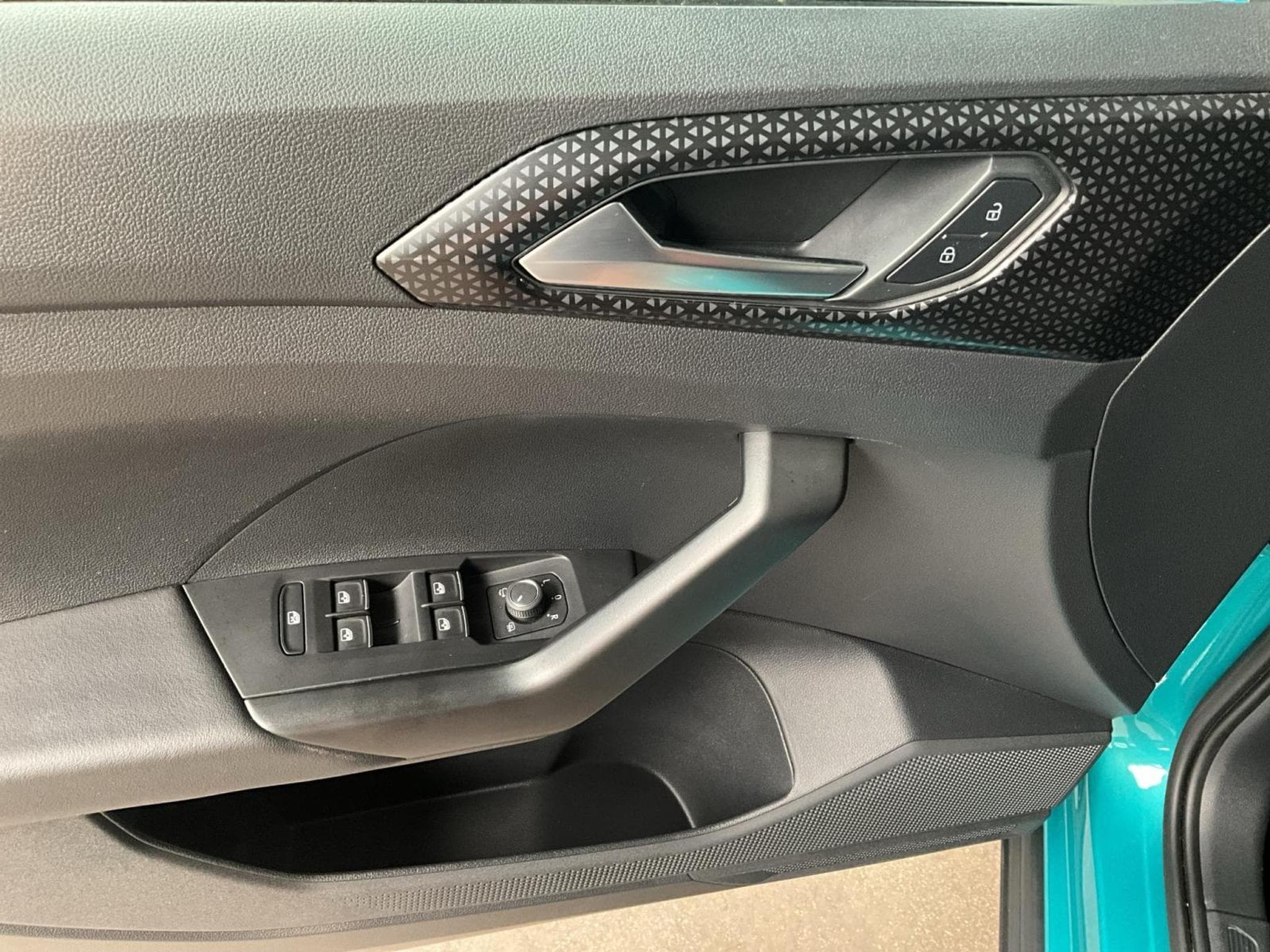 VW T-Cross Style+DSG+R-line+LM17+P.Tech+Keyless (2022) - Photo 14