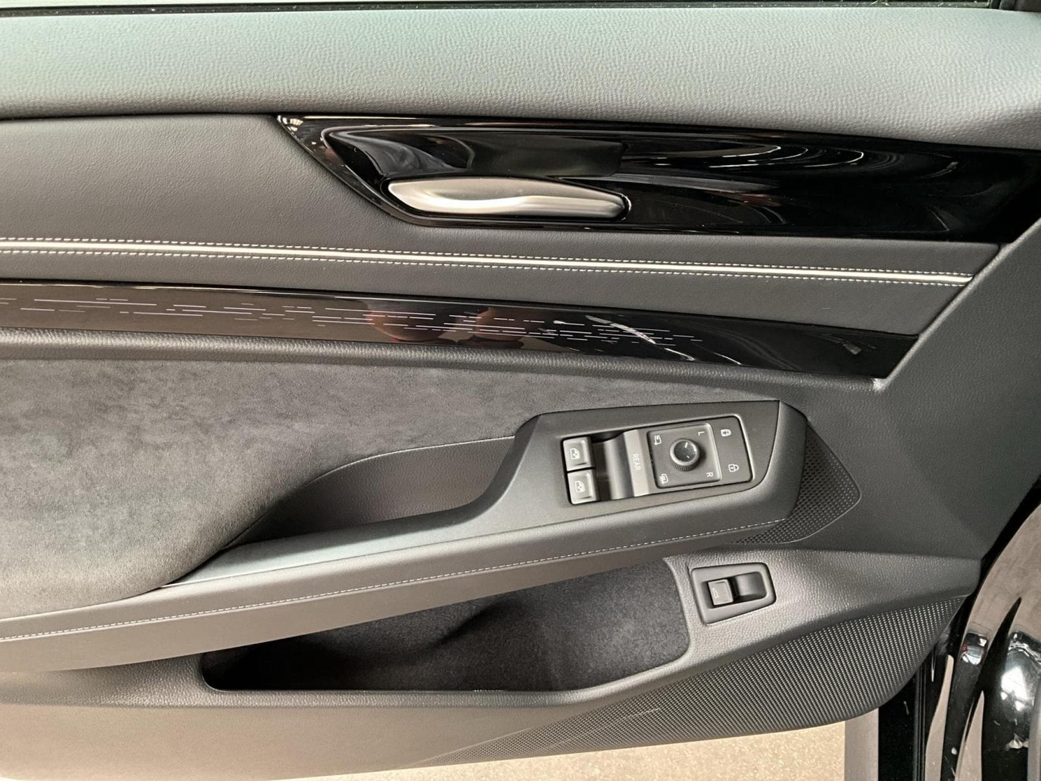 VW ID.7 77kWh+Tourer-Pro+Black-Style+IQ-Drive+P.Confort+AHK (2025) - Photo 11