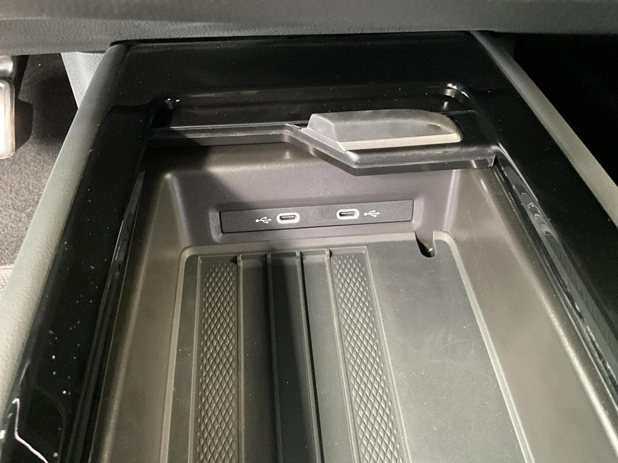 VW ID.7 77kWh+Tourer-Pro+Black-Style+IQ-Drive+P.Confort+AHK (2025) - Photo 16