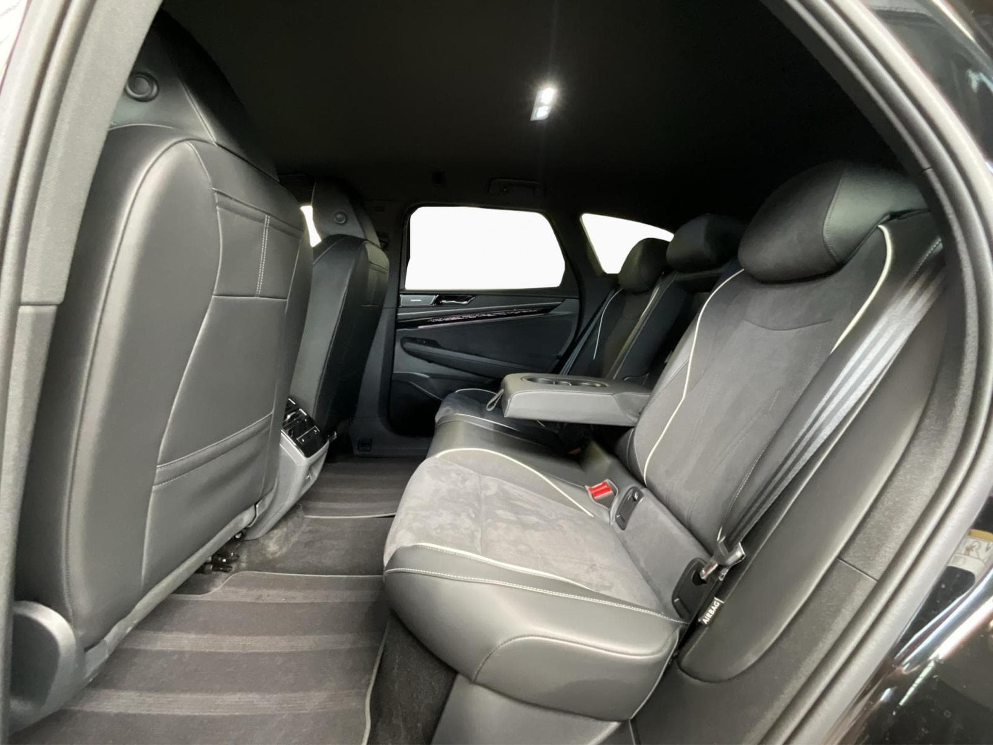 VW ID.7 77kWh+Tourer-Pro+Black-Style+IQ-Drive+P.Confort+AHK (2025) - Photo 19
