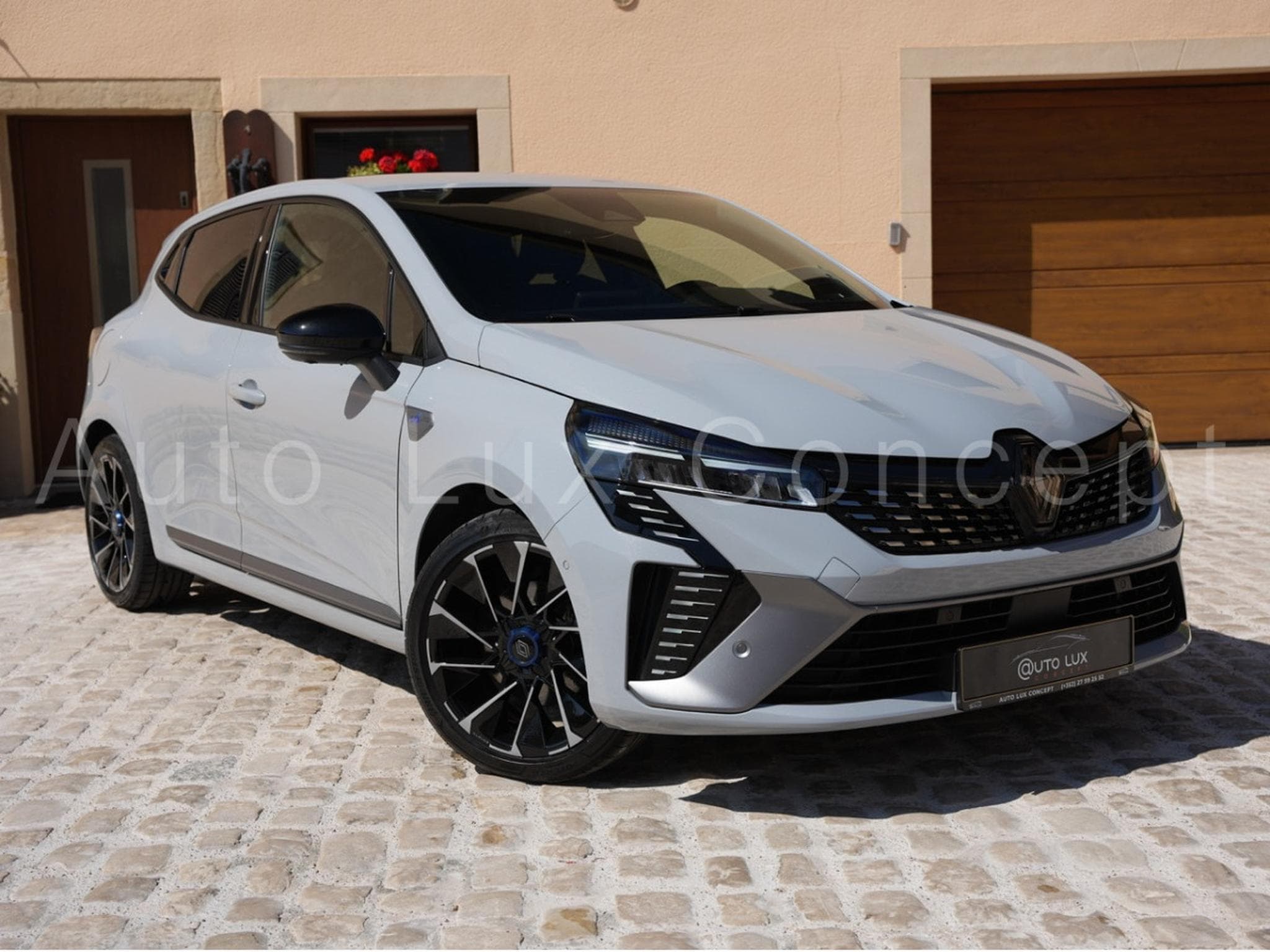 Renault Clio E-Tech Full Hybrid 145 Esprit Alpine (2024) - Photo 2