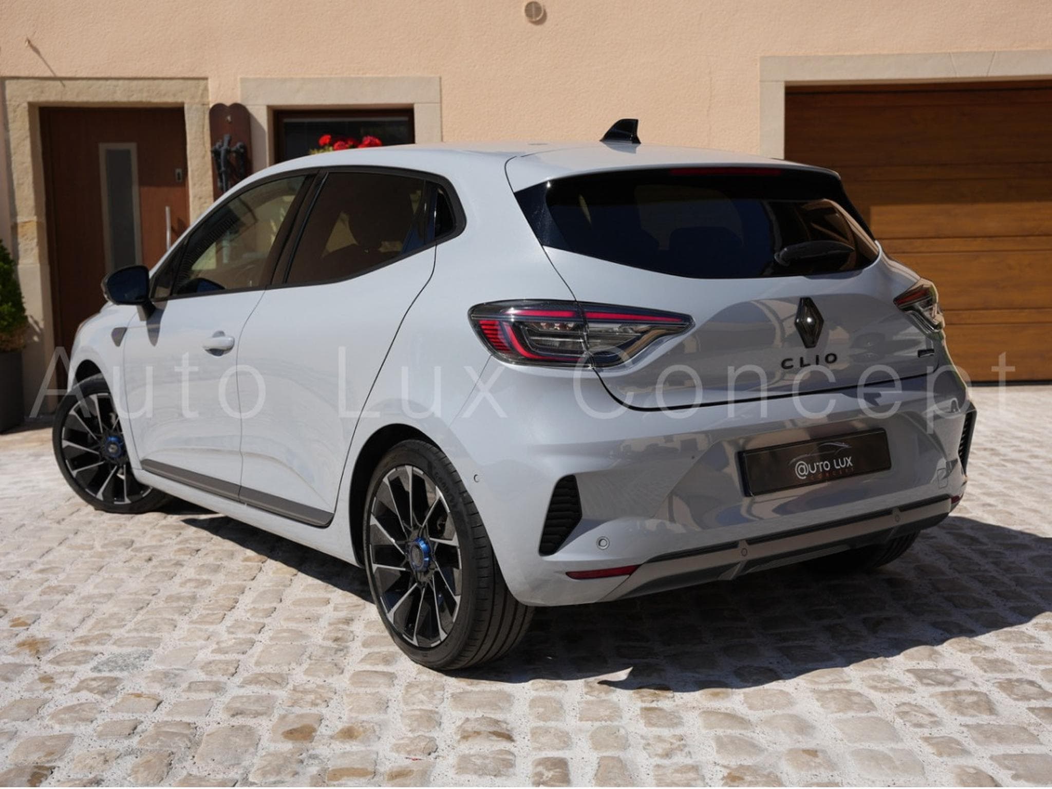 Renault Clio E-Tech Full Hybrid 145 Esprit Alpine (2024) - Photo 4