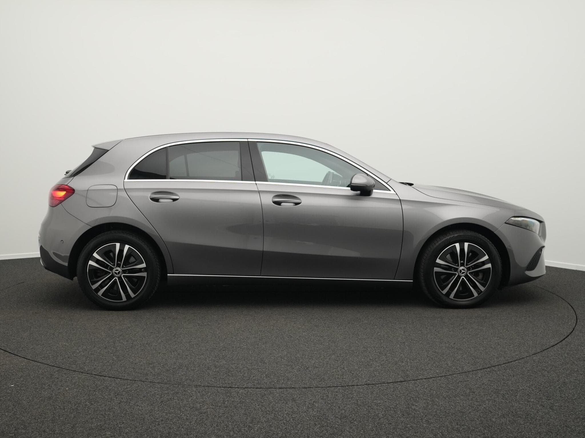 Mercedes A 250 e Kompaktlimousine LED+Kamera+MBUX (2023) - Photo 5