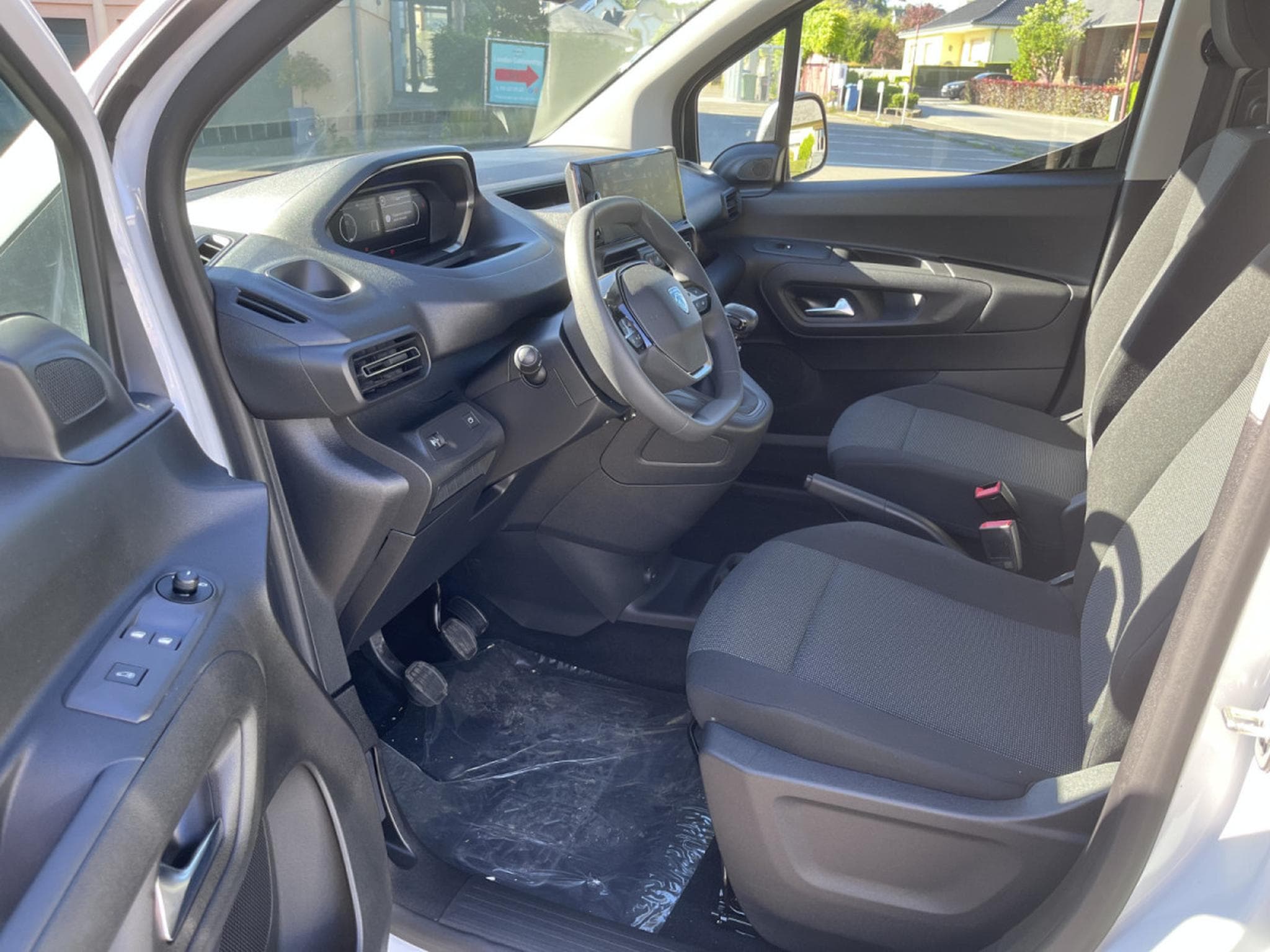 Peugeot Partner 1.5 BlueHdi 100cv Clim - PDC AR - Car Play - Tempomat (2026) - Photo 10