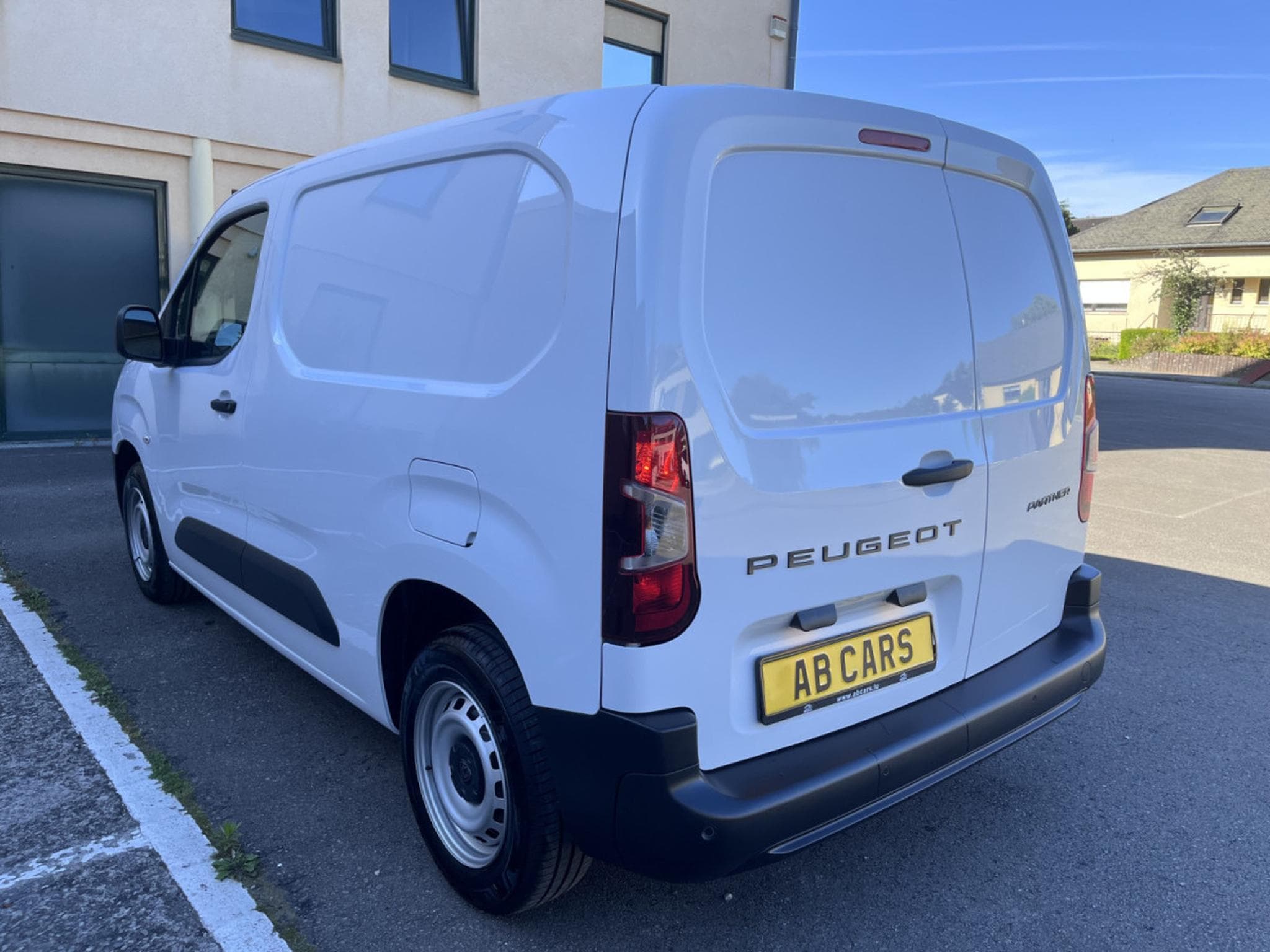 Peugeot Partner 1.5 BlueHdi 100cv Clim - PDC AR - Car Play - Tempomat (2026) - Photo 9