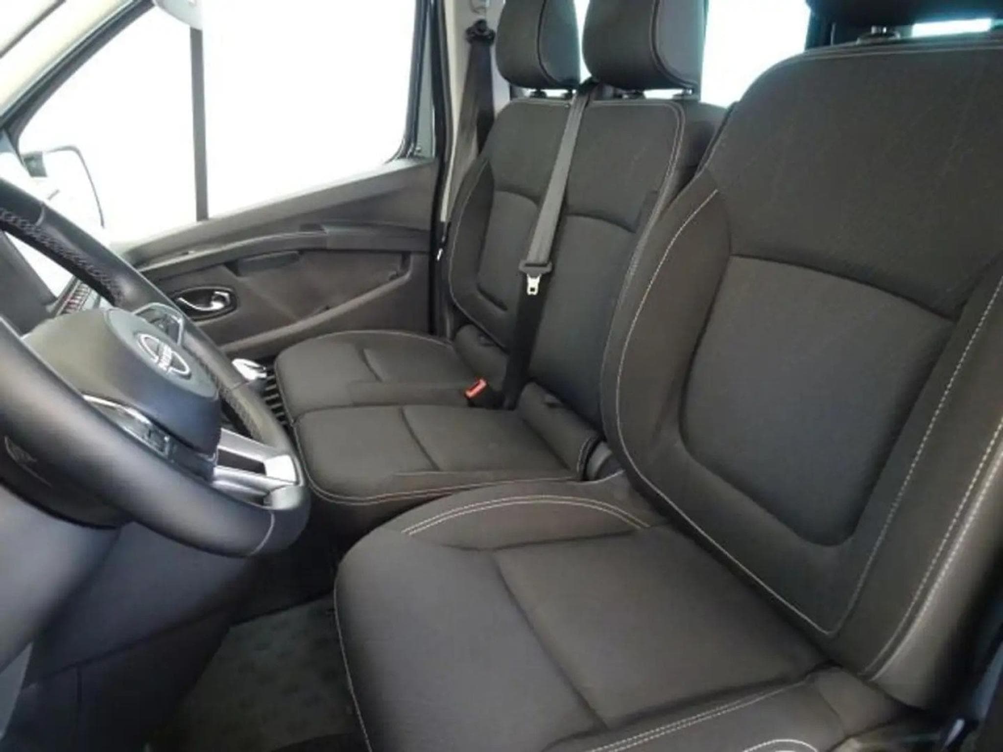Nissan Primastar 2.0dci Tekna 110kw L2H1 3,0t Navi Camera Carplay 9 places (2025) - Photo 2