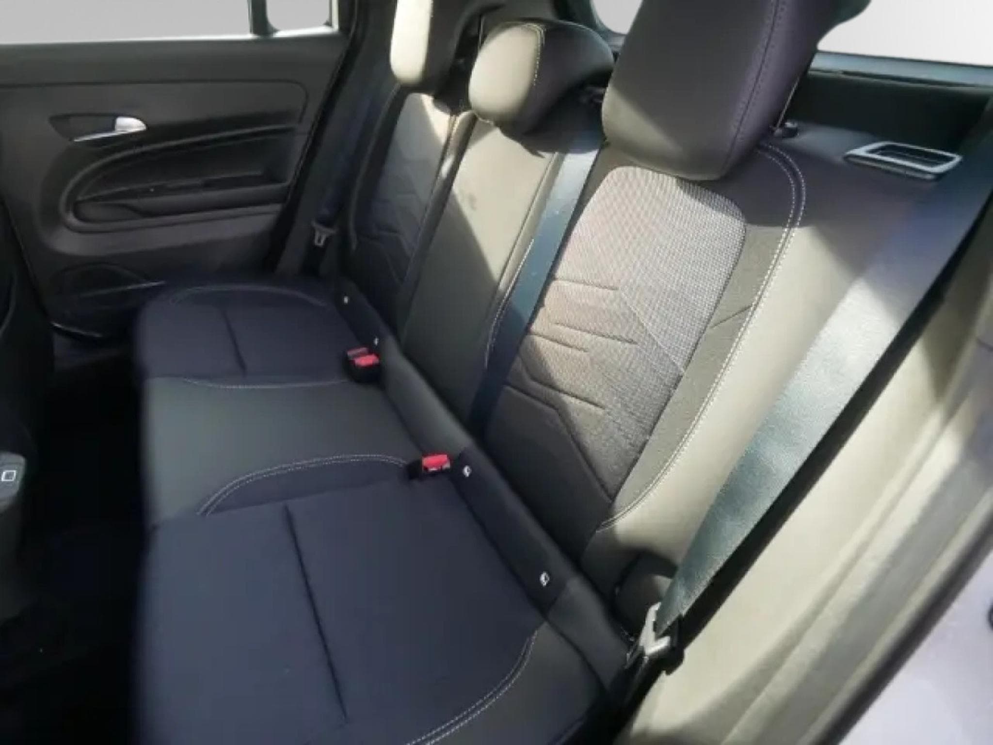 Jeep Avenger Summit 1.2 (2026) - Photo 11