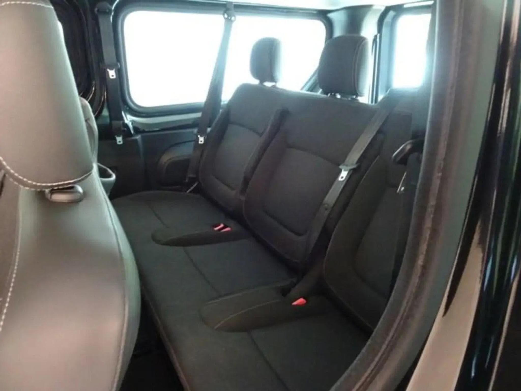 Renault Trafic 2.0dci Tekna 110kw L2H1 3,0t Navi Camera Carplay 9 places (2025) - Photo 4