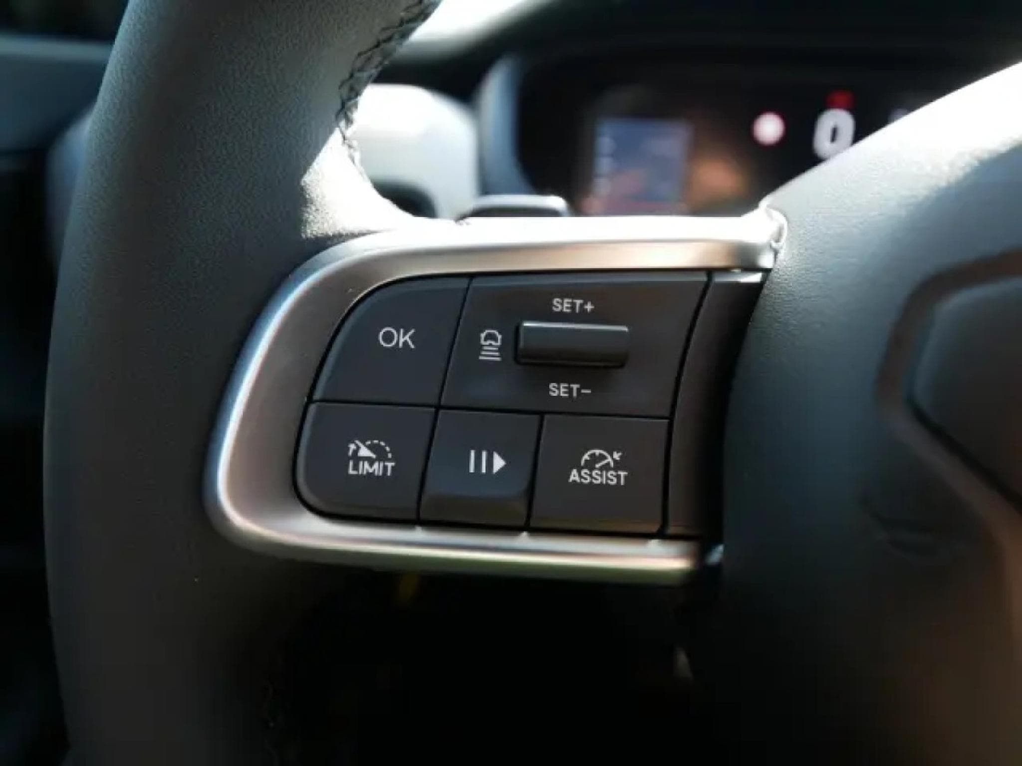 Jeep Avenger Summit e-Hybrid 1.2 (2026) - Photo 15