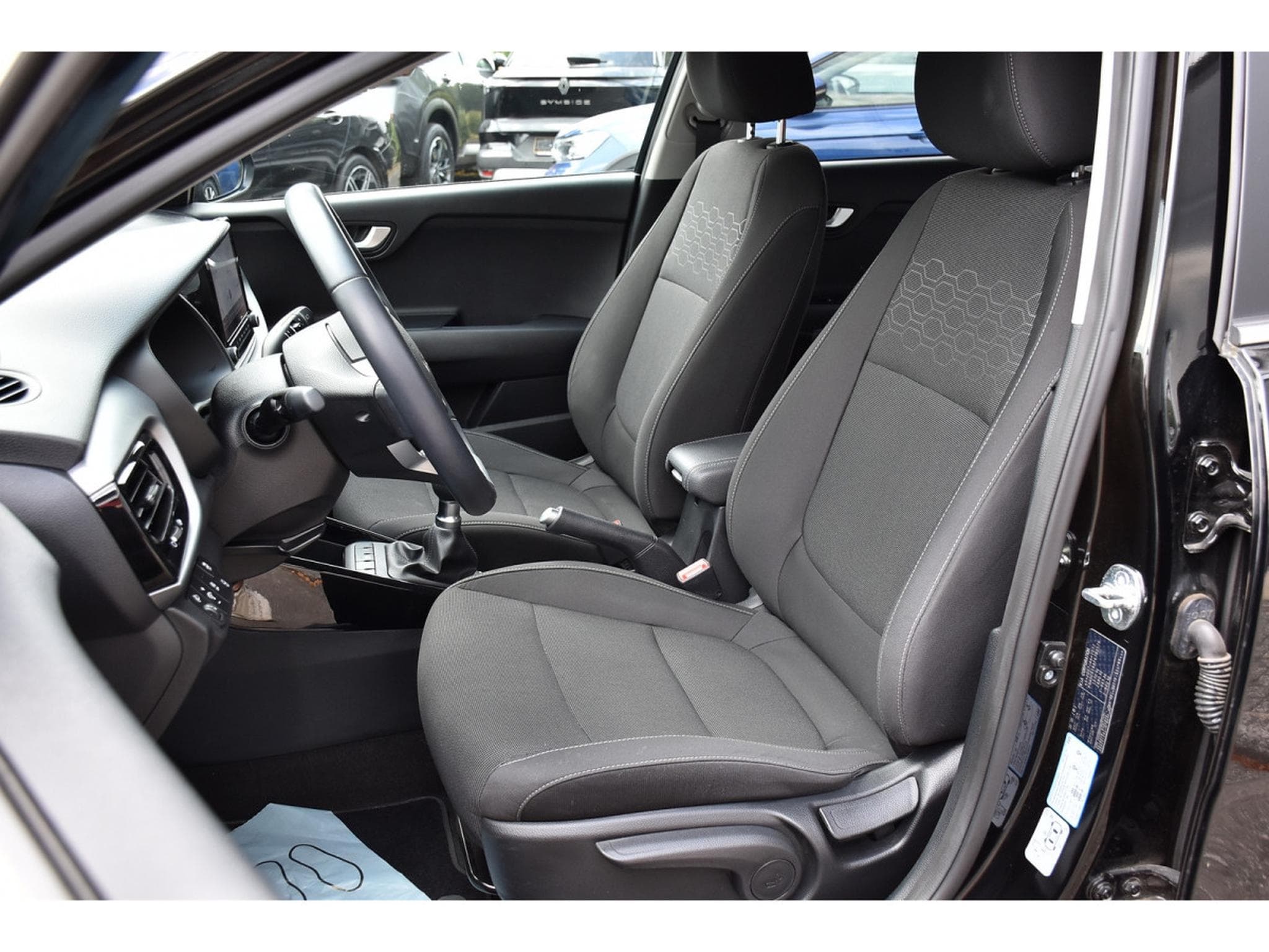 Kia Rio 1.2i Pulse REGUL GPS LANE CAM 1° MAIN (2023) - Photo 6
