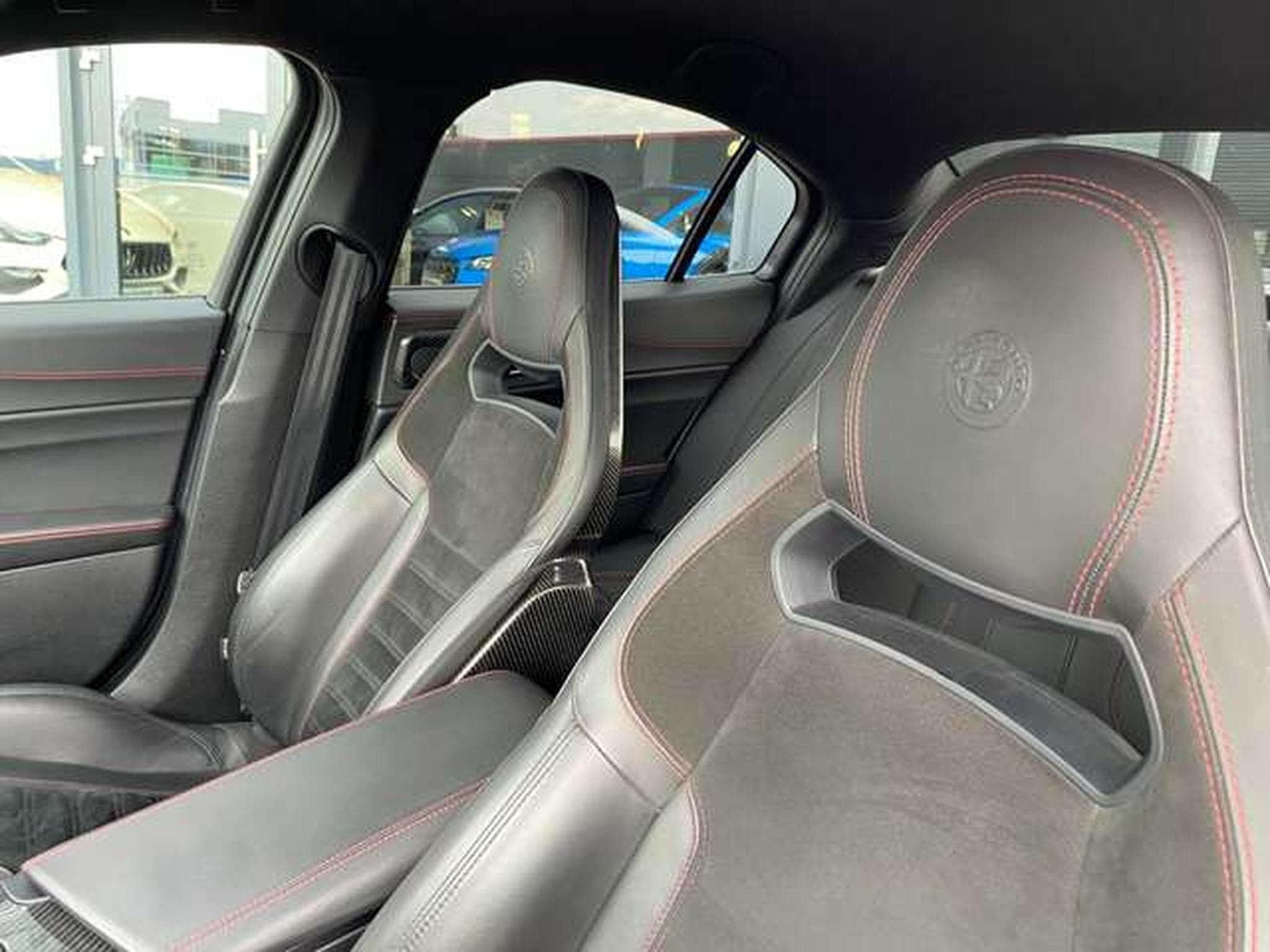 Alfa-Romeo Giulia Giulia 2.9 V6 Bi-Turbo Quadrifoglio (2017) - Photo 13