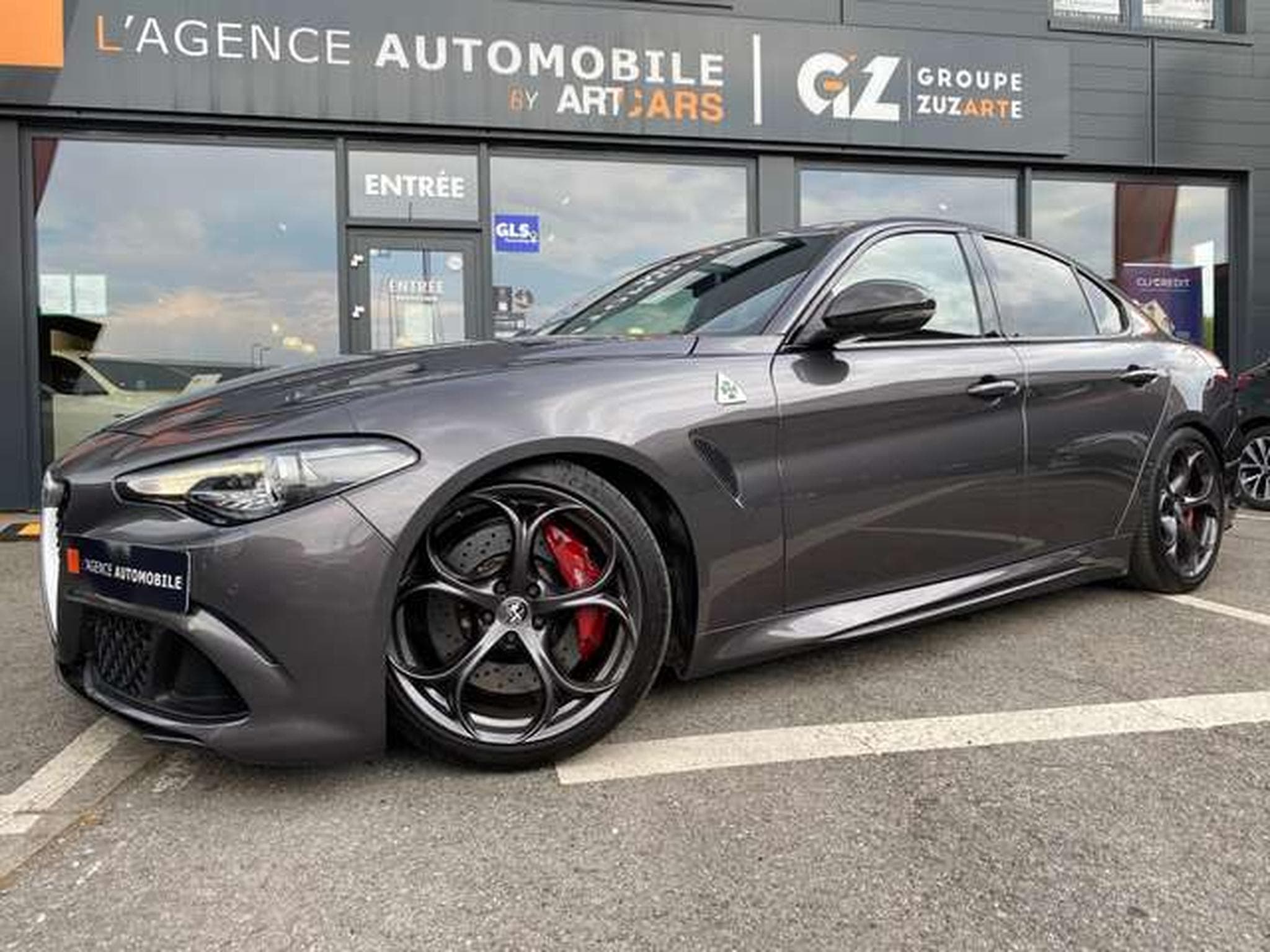 Alfa-Romeo Giulia Giulia 2.9 V6 Bi-Turbo Quadrifoglio (2017) - Photo 2