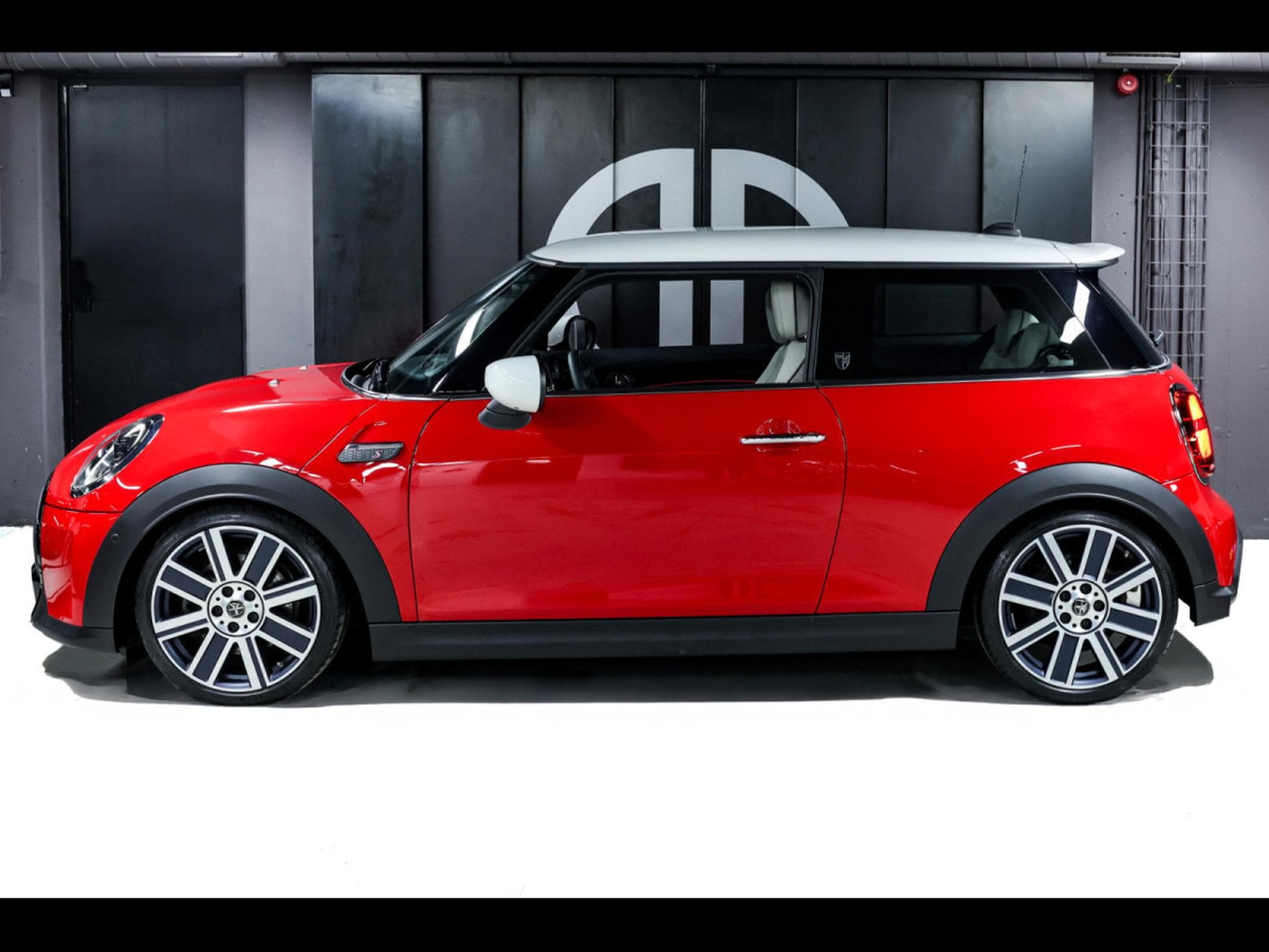 Mini Cooper S 3 PORTES YOURS TRIM – CHILI RED (2022) - Photo 2