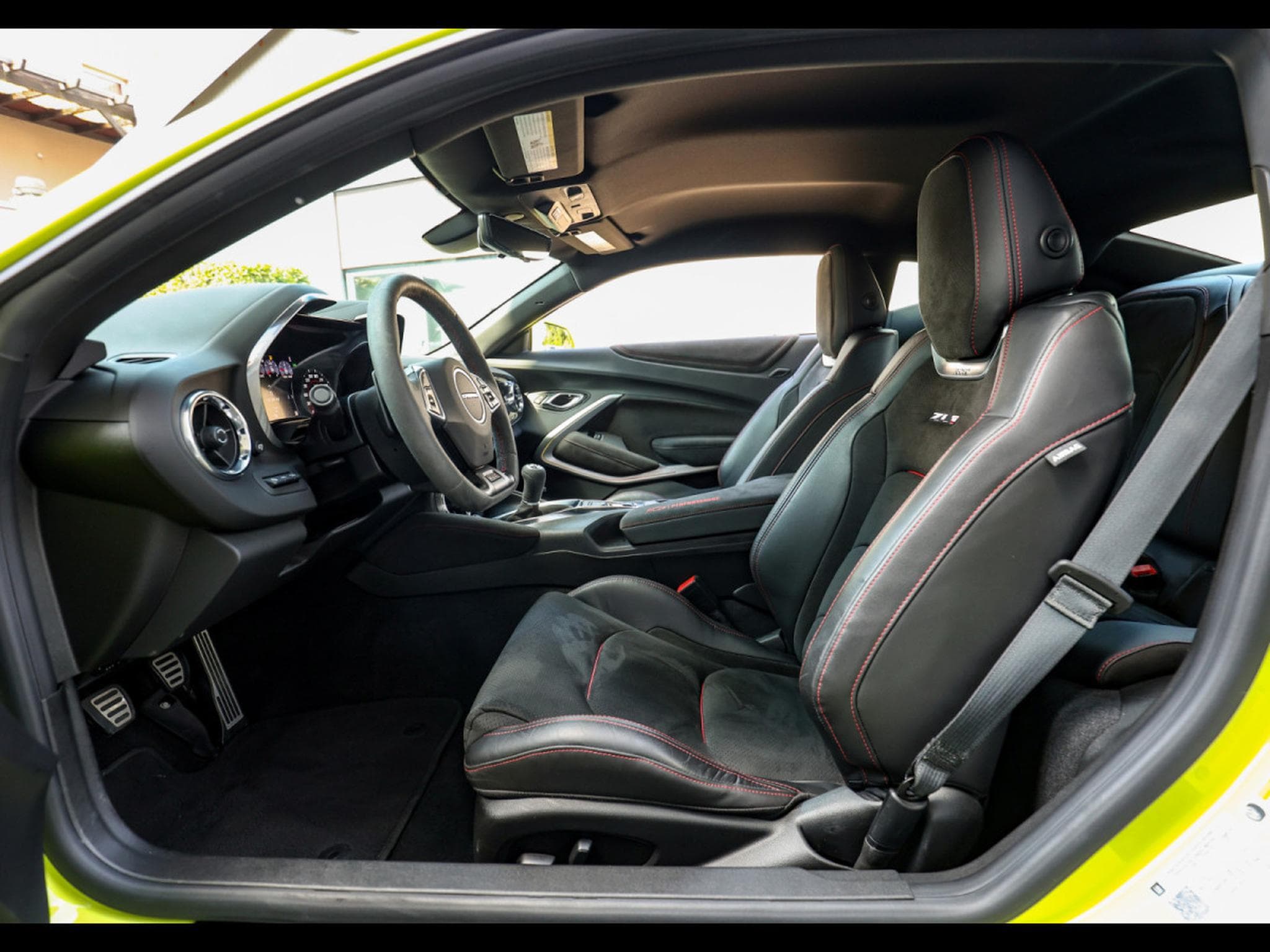 Chevrolet Camaro ZL1 6.2 V8 RWD - MANUAL 6 – SHOCK YELLOW (2020) - Photo 10