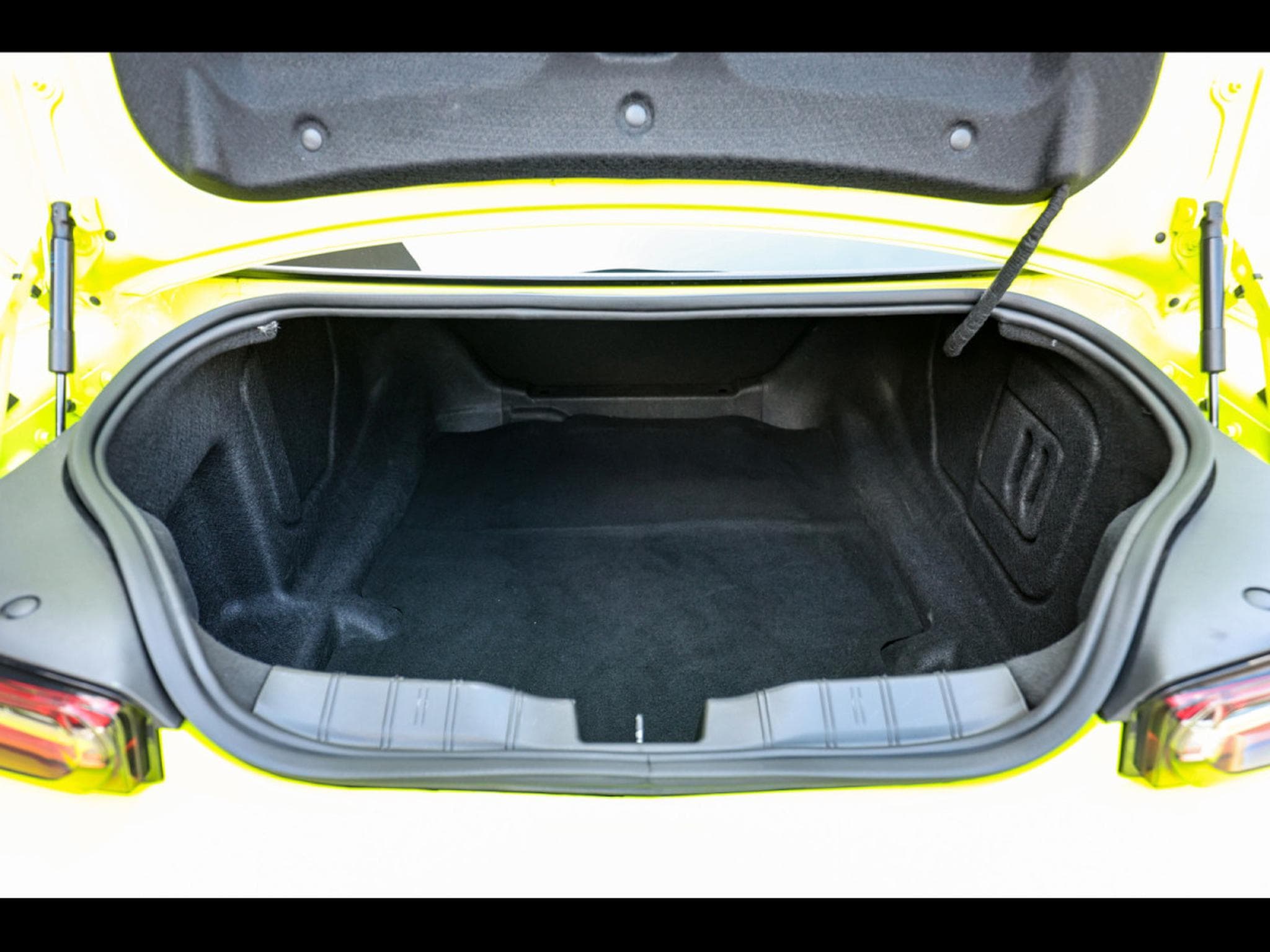 Chevrolet Camaro ZL1 6.2 V8 RWD - MANUAL 6 – SHOCK YELLOW (2020) - Photo 15