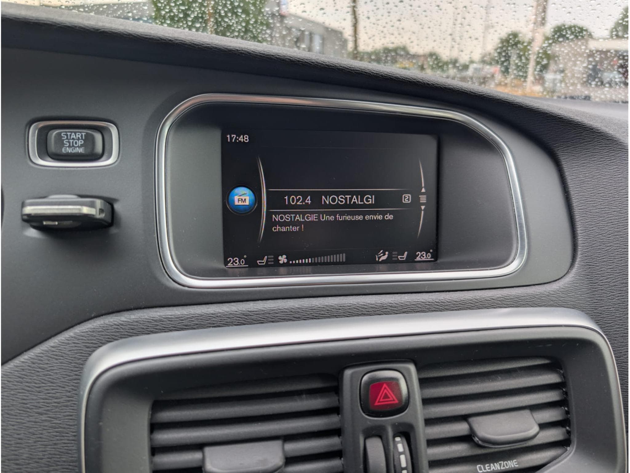 Volvo V40 D3 150 CH BOITE AUTOMATIQUE * GARANTIE 36 MOIS * (2018) - Photo 10