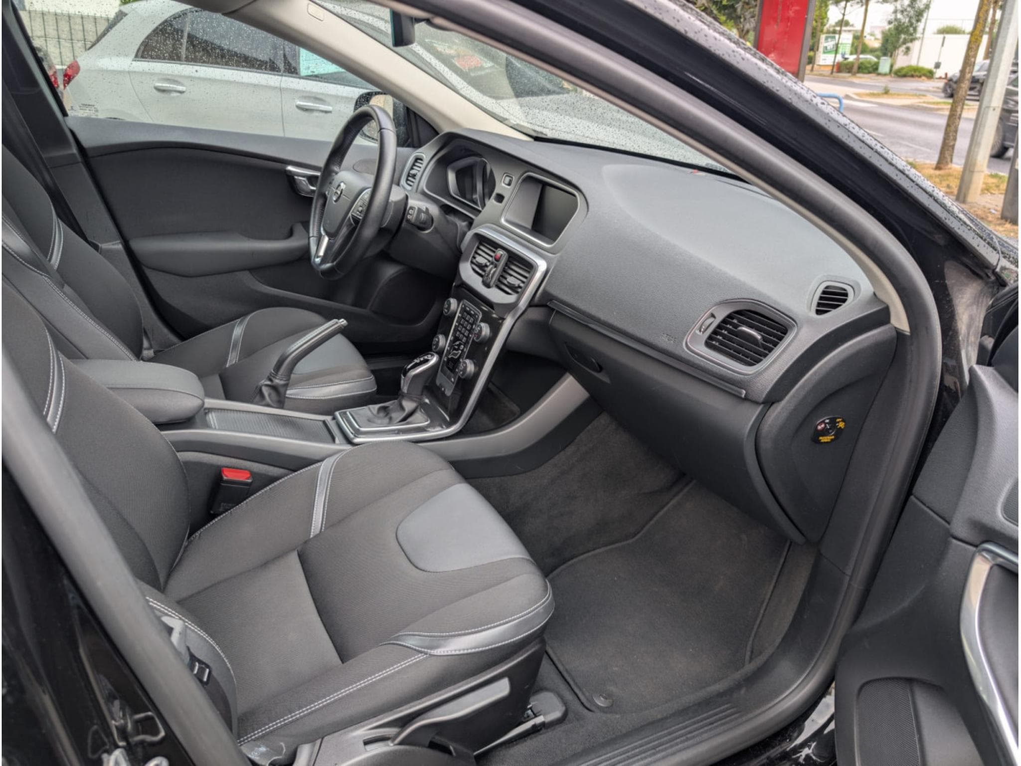 Volvo V40 D3 150 CH BOITE AUTOMATIQUE * GARANTIE 36 MOIS * (2018) - Photo 11