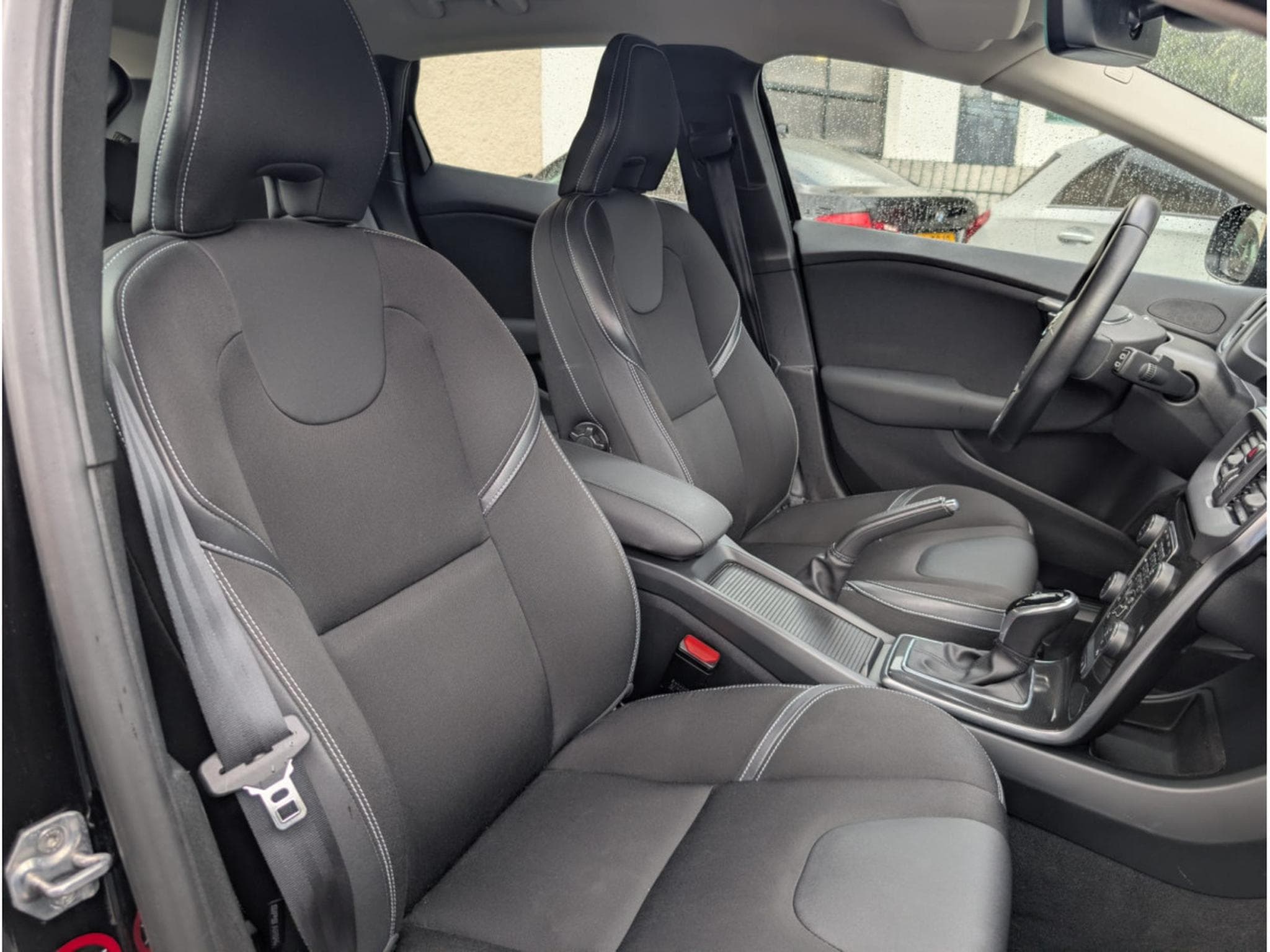 Volvo V40 D3 150 CH BOITE AUTOMATIQUE * GARANTIE 36 MOIS * (2018) - Photo 13