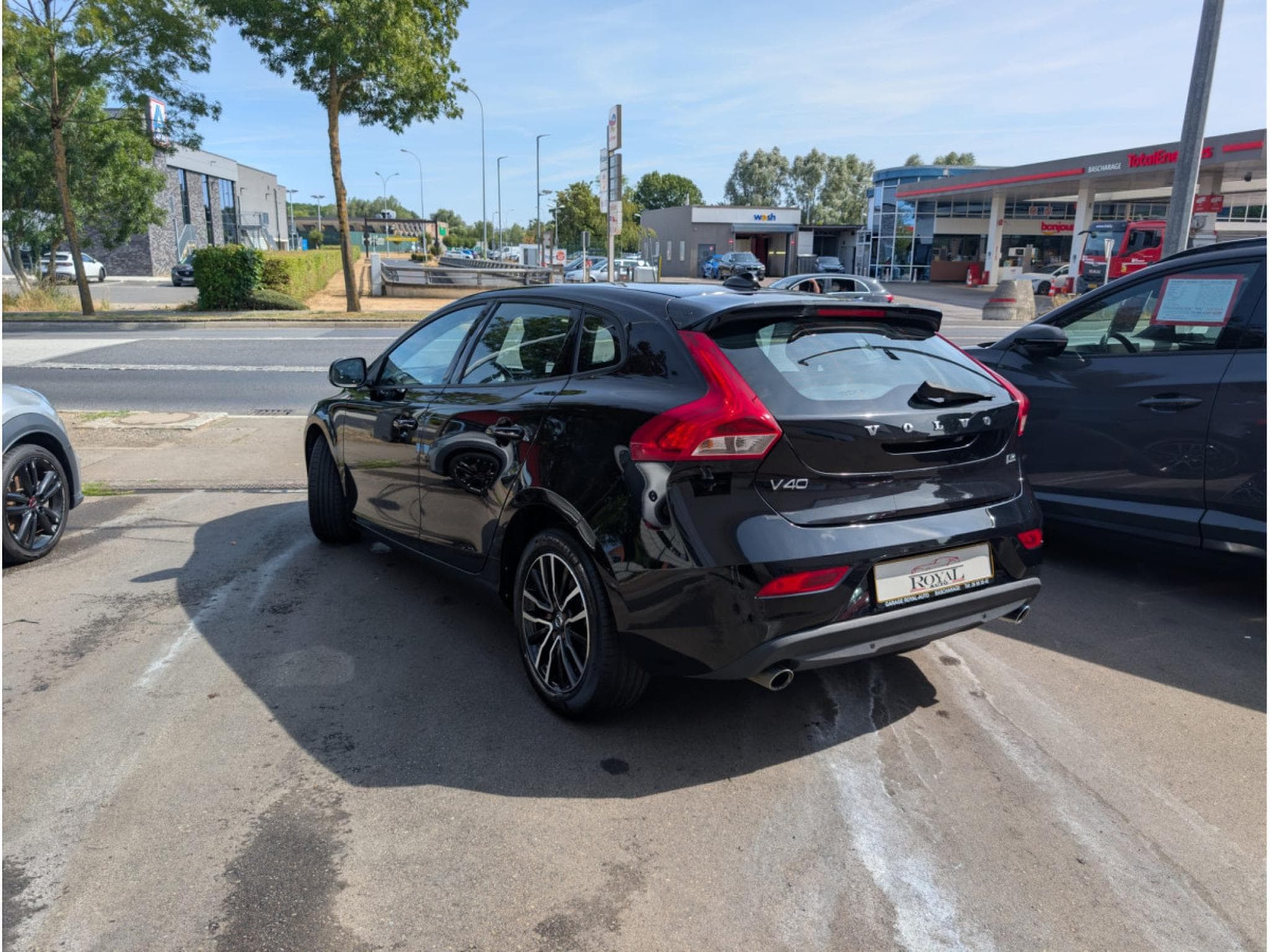Volvo V40 D3 150 CH BOITE AUTOMATIQUE * GARANTIE 36 MOIS * (2018) - Photo 2
