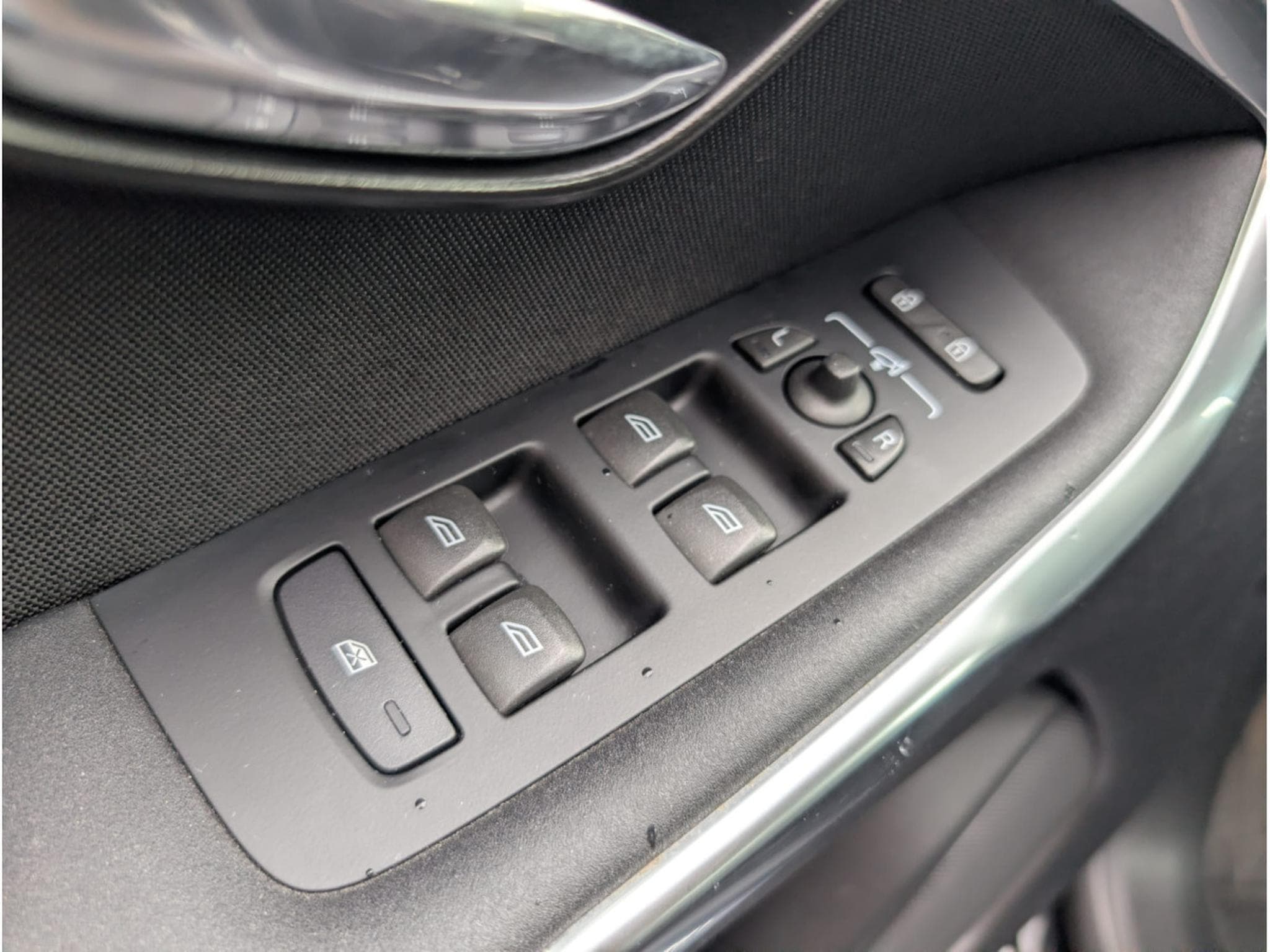 Volvo V40 D3 150 CH BOITE AUTOMATIQUE * GARANTIE 36 MOIS * (2018) - Photo 21