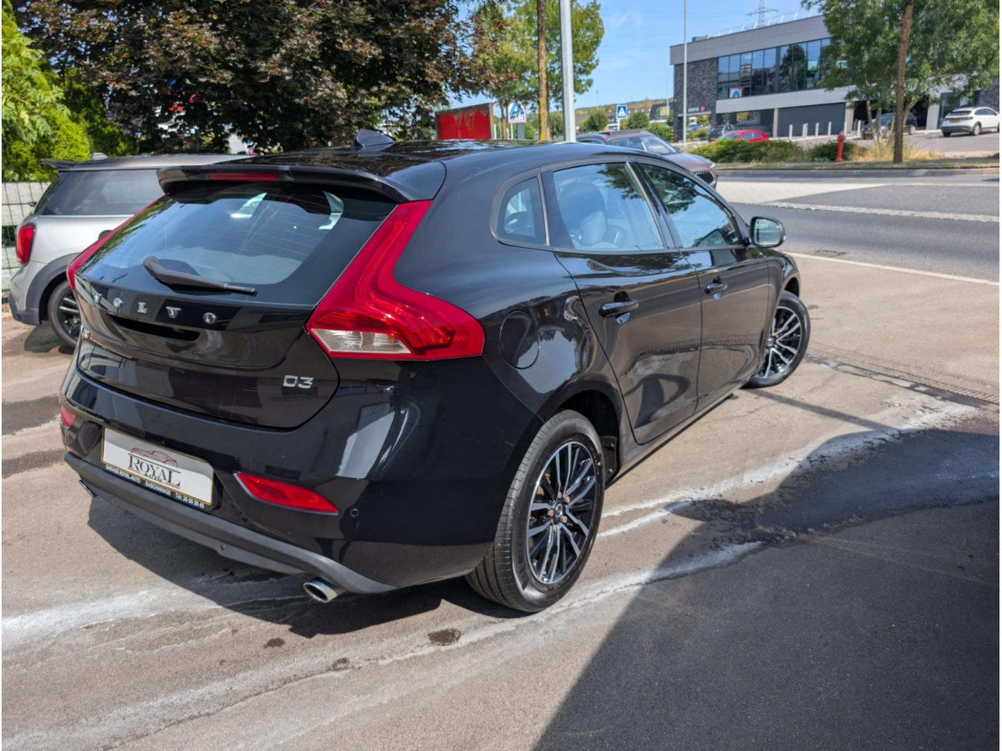 Volvo V40 D3 150 CH BOITE AUTOMATIQUE * GARANTIE 36 MOIS * (2018) - Photo 3