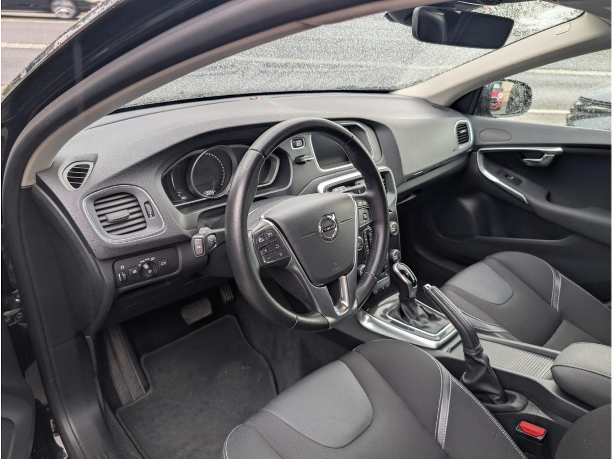 Volvo V40 D3 150 CH BOITE AUTOMATIQUE * GARANTIE 36 MOIS * (2018) - Photo 6