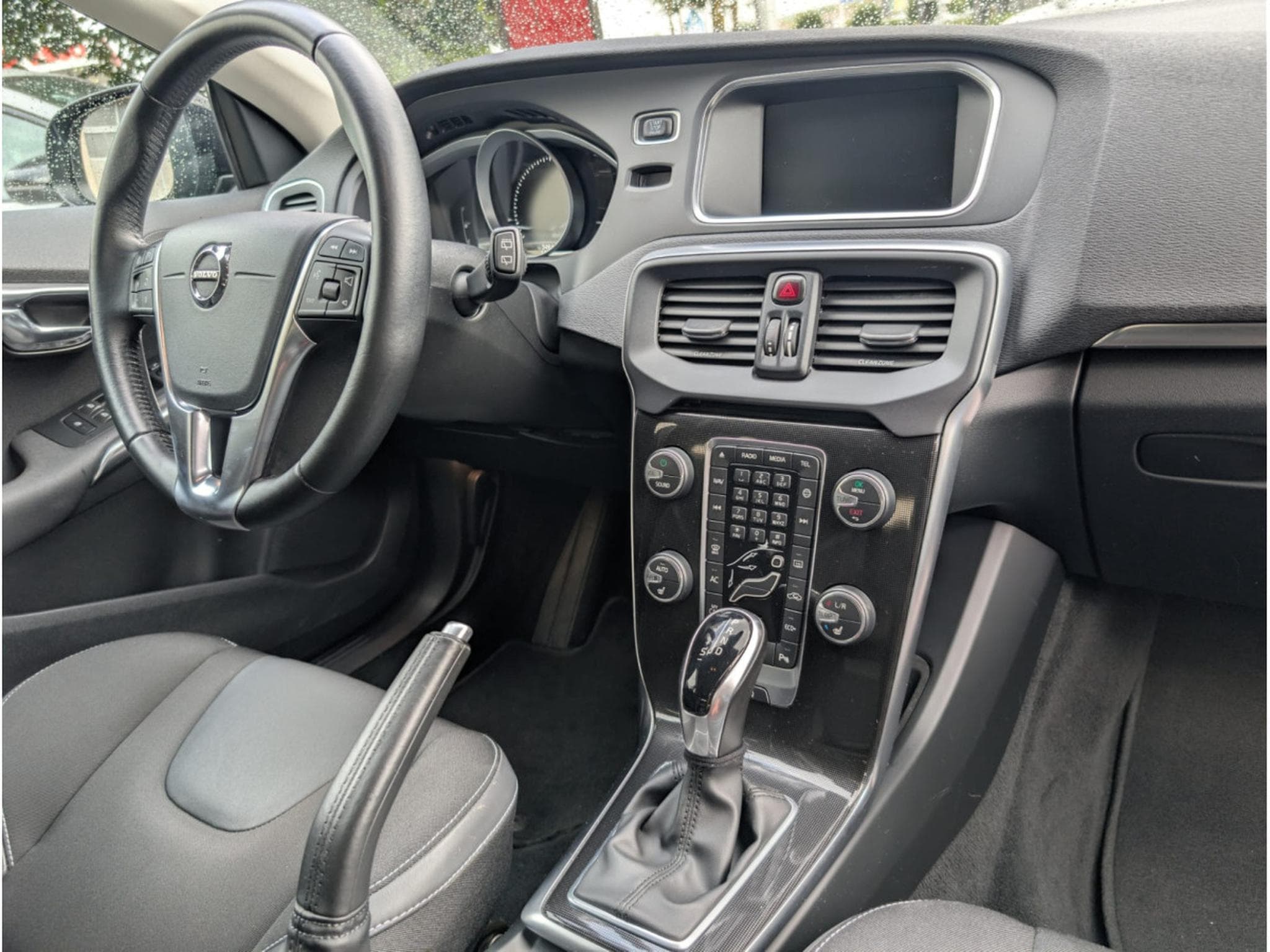 Volvo V40 D3 150 CH BOITE AUTOMATIQUE * GARANTIE 36 MOIS * (2018) - Photo 7