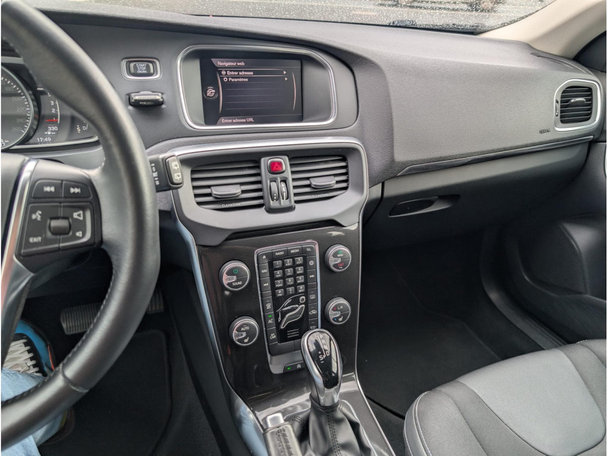 Volvo V40 D3 150 CH BOITE AUTOMATIQUE * GARANTIE 36 MOIS * (2018) - Photo 8