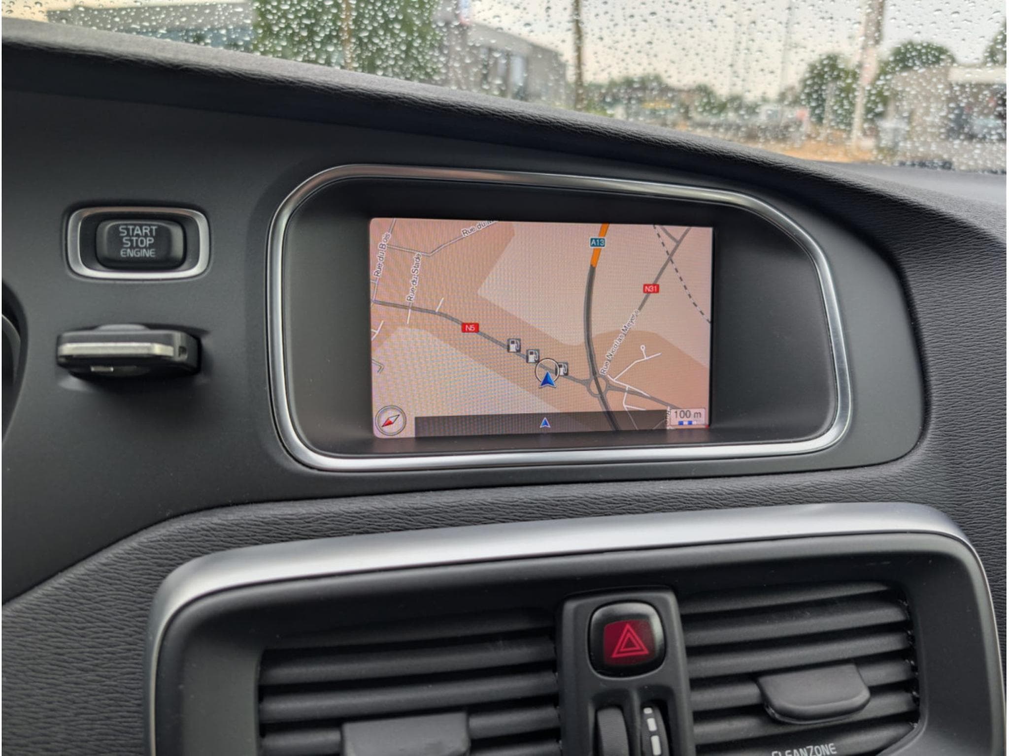 Volvo V40 D3 150 CH BOITE AUTOMATIQUE * GARANTIE 36 MOIS * (2018) - Photo 9