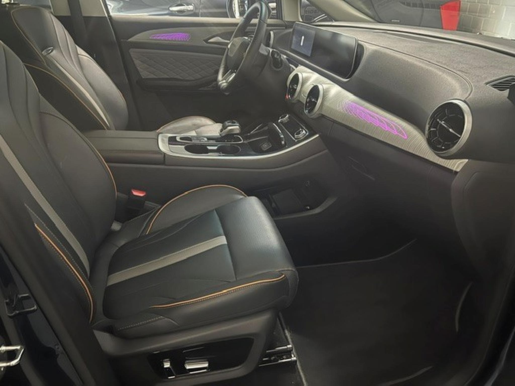 Forthing U-Tour 1.5 T-GDI 7PLACES DCT AUTO (2024) - Photo 8