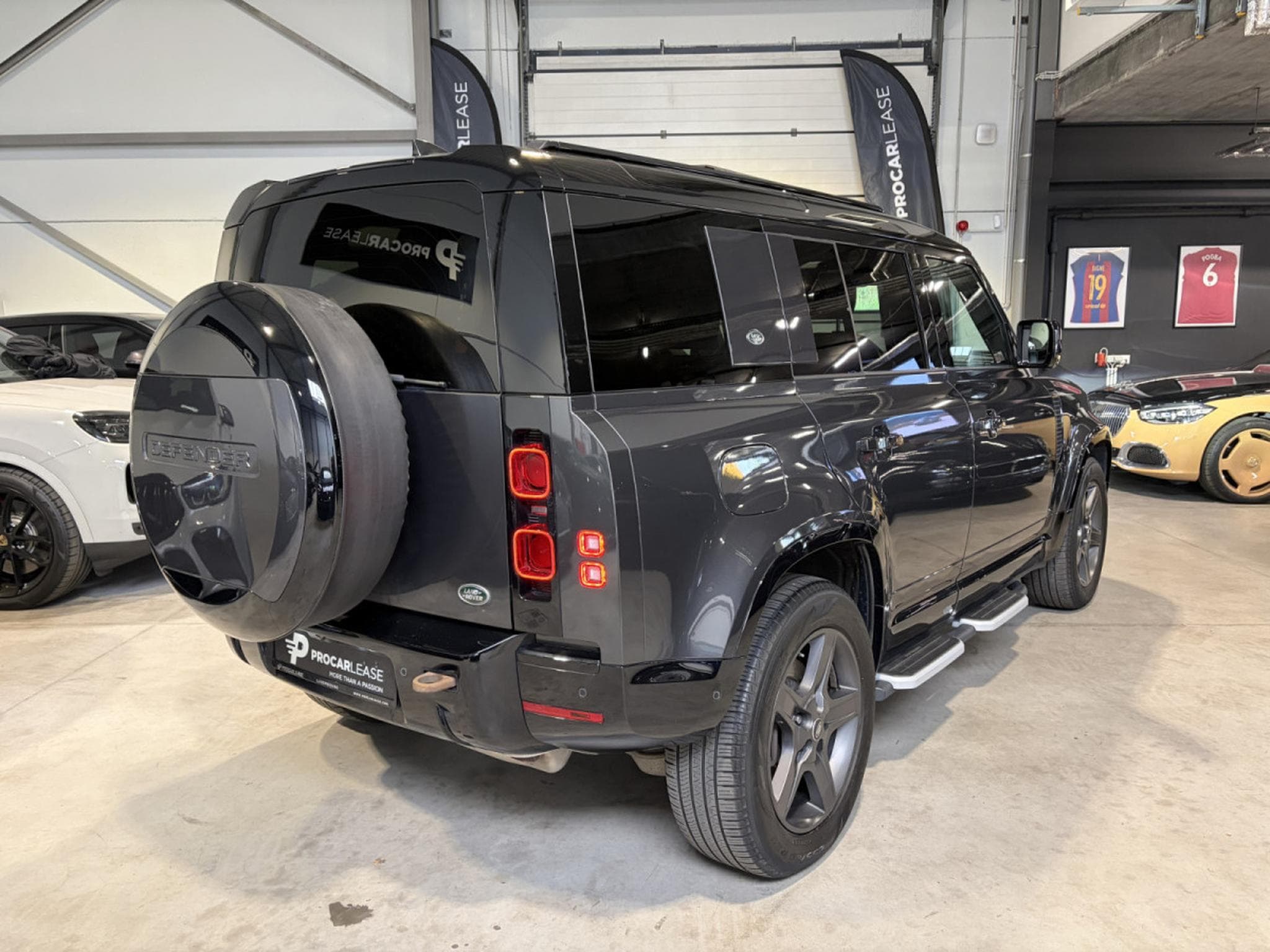 Land-Rover Defender Defender 110 Hybrid X-Dynamic SE/CARPATHIAN (2023) - Photo 11