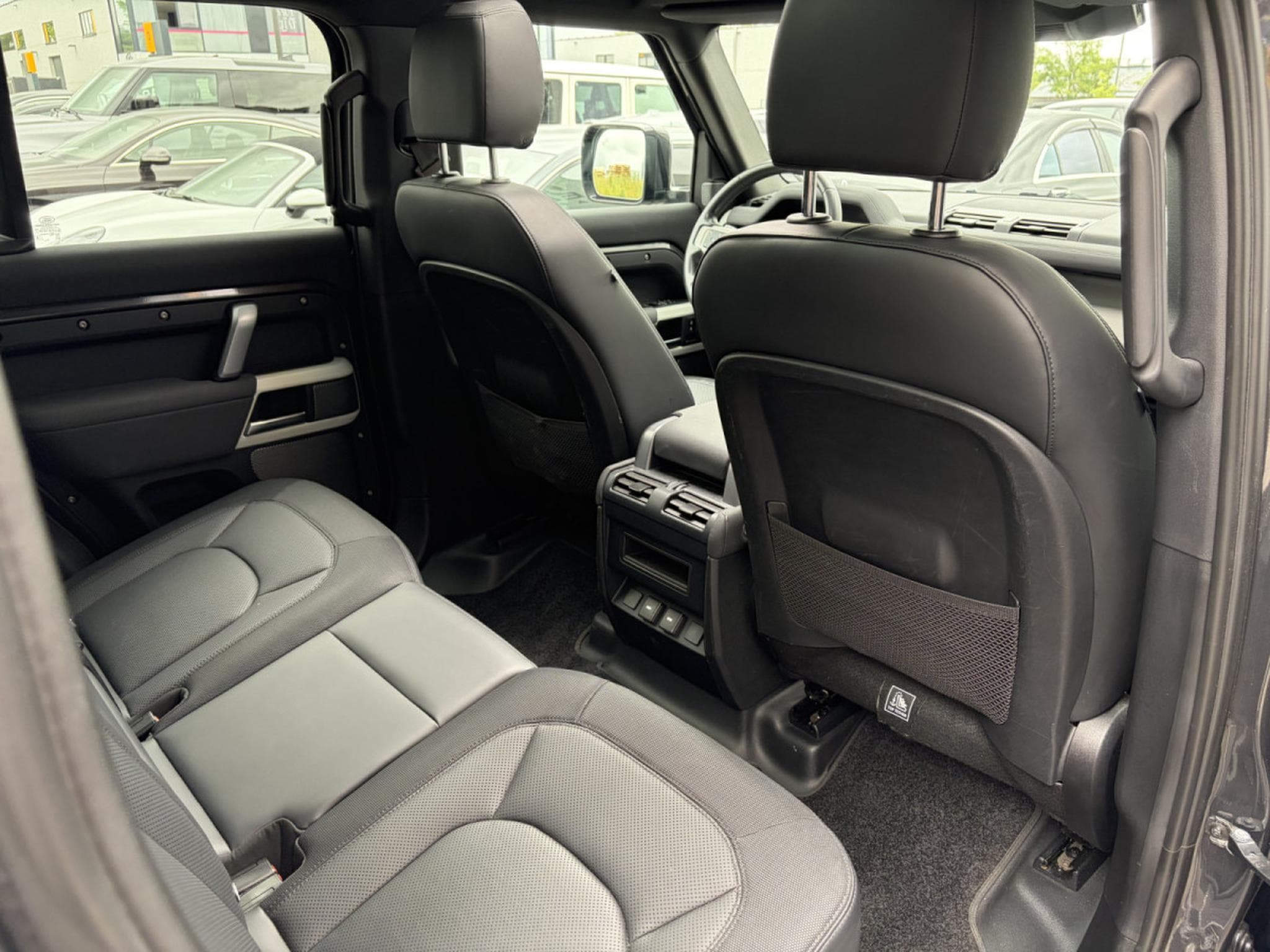 Land-Rover Defender Defender 110 Hybrid X-Dynamic SE/CARPATHIAN (2023) - Photo 15