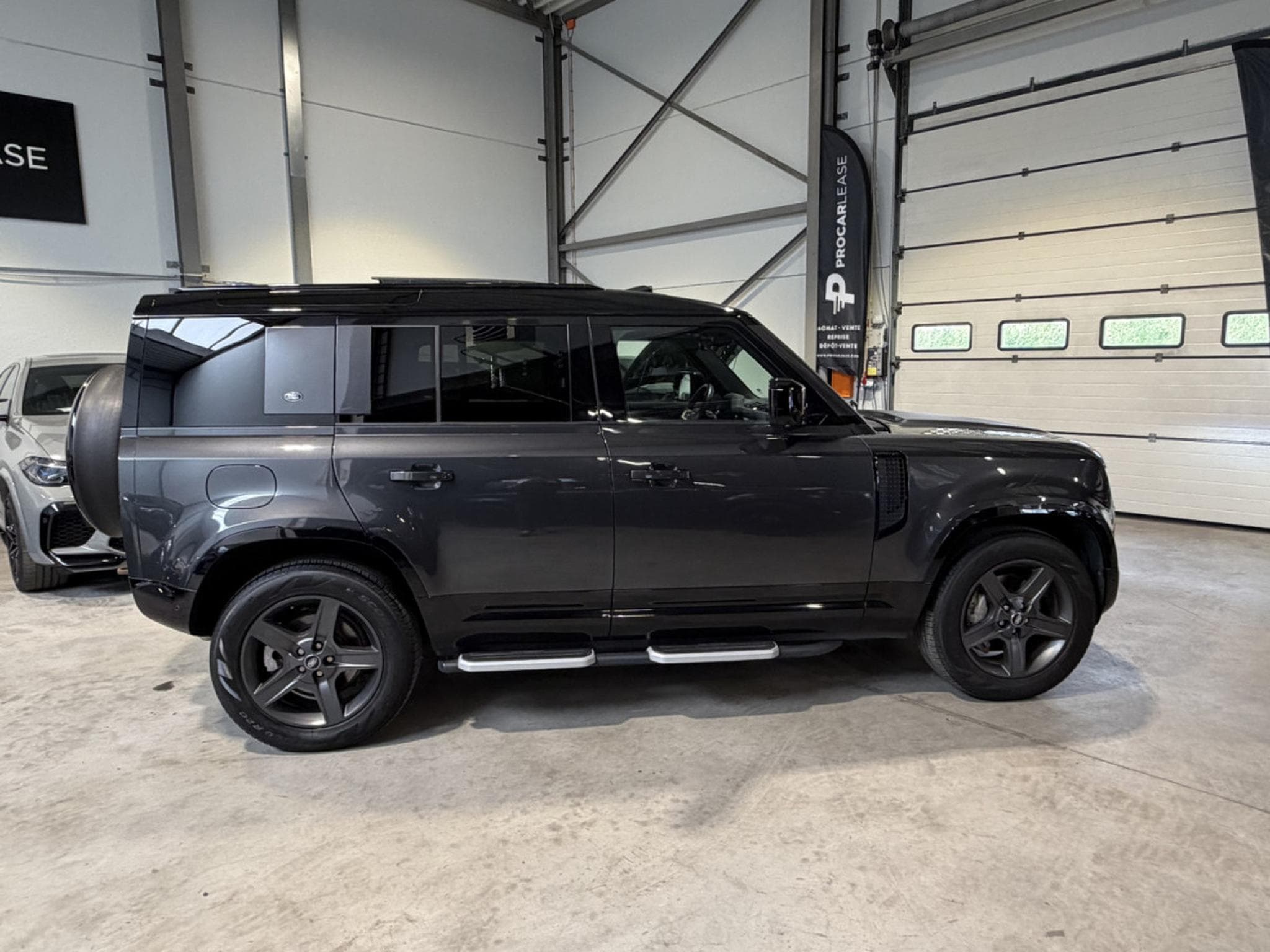 Land-Rover Defender Defender 110 Hybrid X-Dynamic SE/CARPATHIAN (2023) - Photo 18