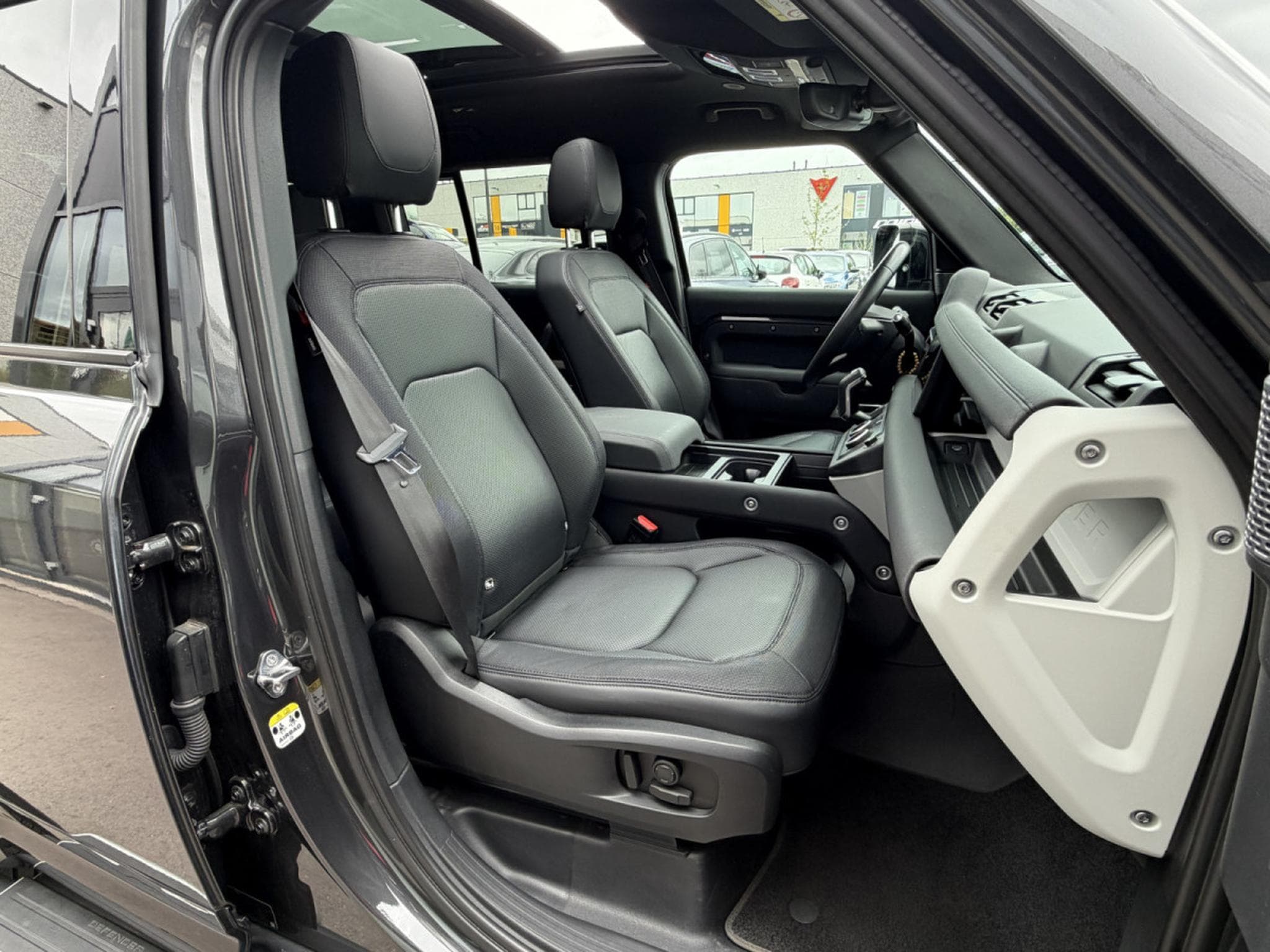 Land-Rover Defender Defender 110 Hybrid X-Dynamic SE/CARPATHIAN (2023) - Photo 22